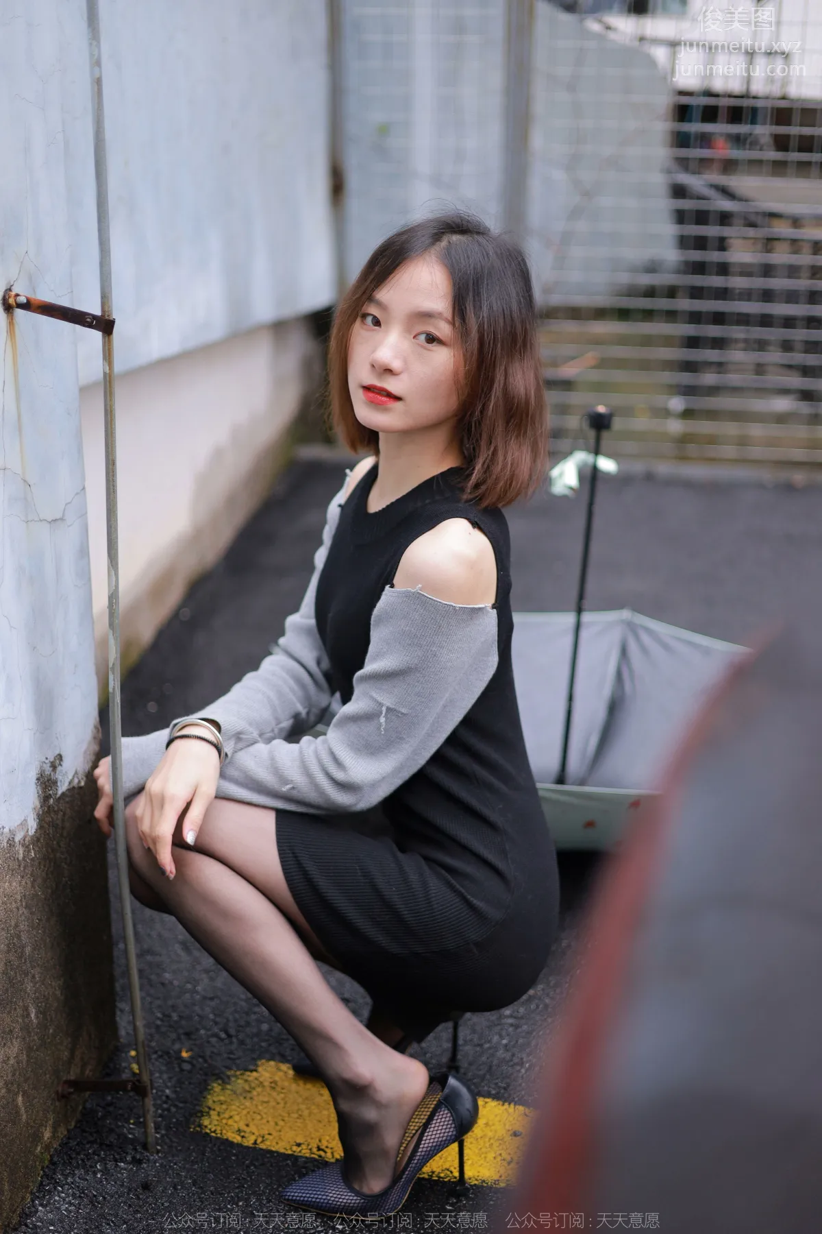 [IESS] 2022.04.06 Silk Enjoyer 1051: Xiao Liu, Black Stockings in the Rain photo 31