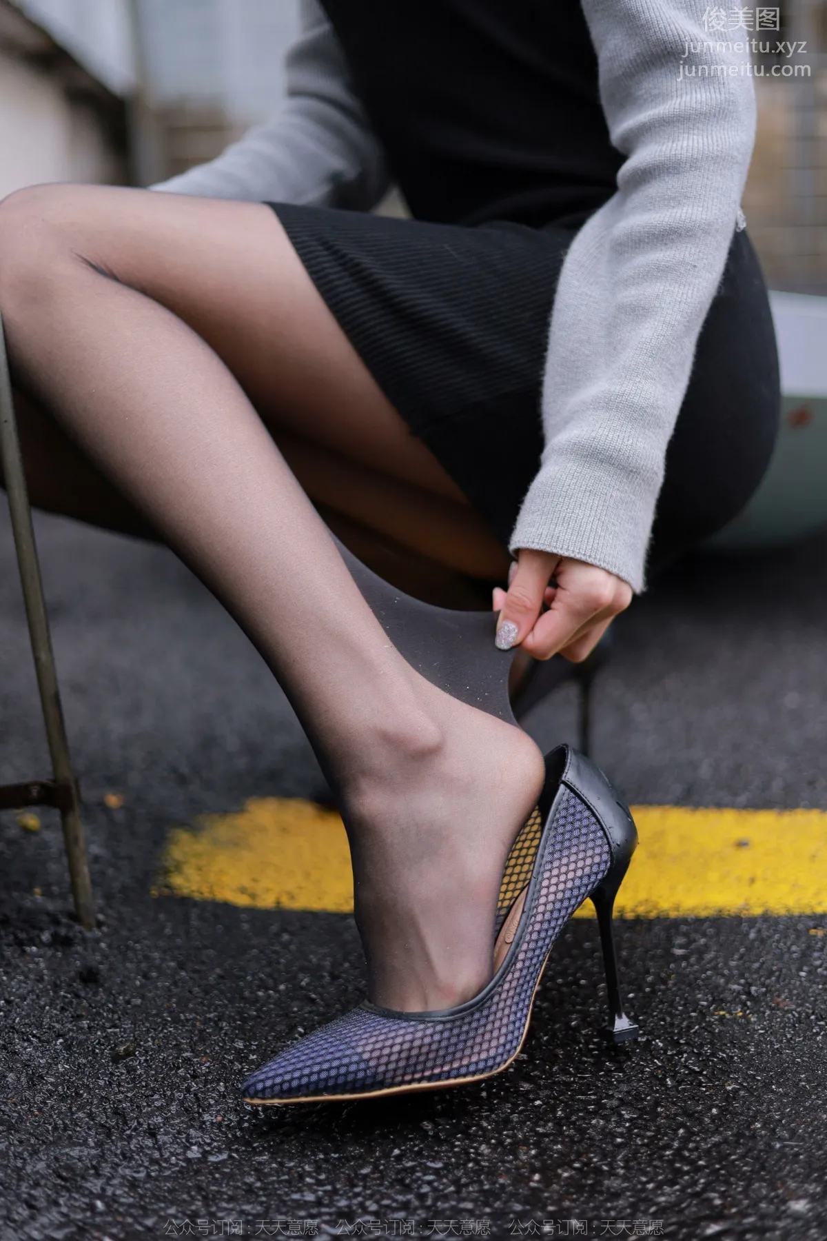 [IESS] 2022.04.06 Silk Enjoyer 1051: Xiao Liu, Black Stockings in the Rain photo 33
