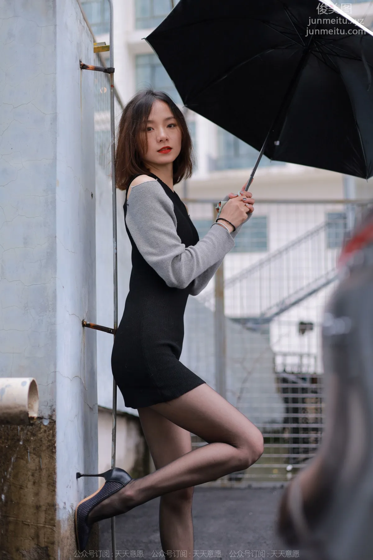 [IESS] 2022.04.06 Silk Enjoyer 1051: Xiao Liu, Black Stockings in the Rain photo 36