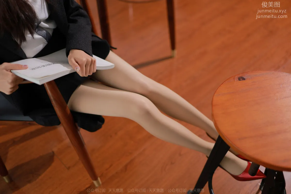 [IESS] 2022.04.07 Silk Enjoyer 1052: Mei Zi, Wonderful Glossy Stockings photo 38