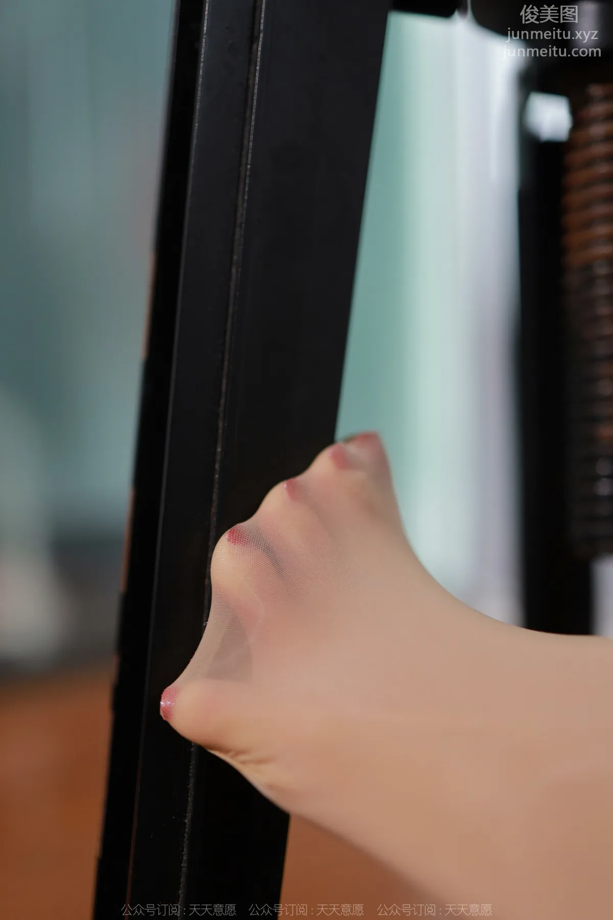 [IESS] 2022.04.07 Silk Enjoyer 1052: Mei Zi, Wonderful Glossy Stockings photo 45
