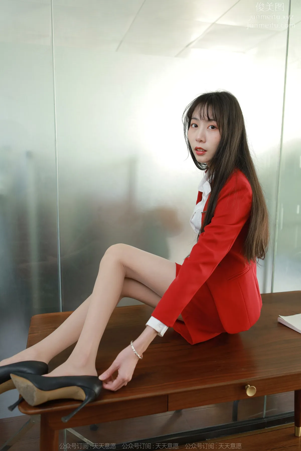 [IESS] 2022.04.17 Silk Enjoyer 1062: Tuan Tuan, Red Skirt Long Legs OL photo 17