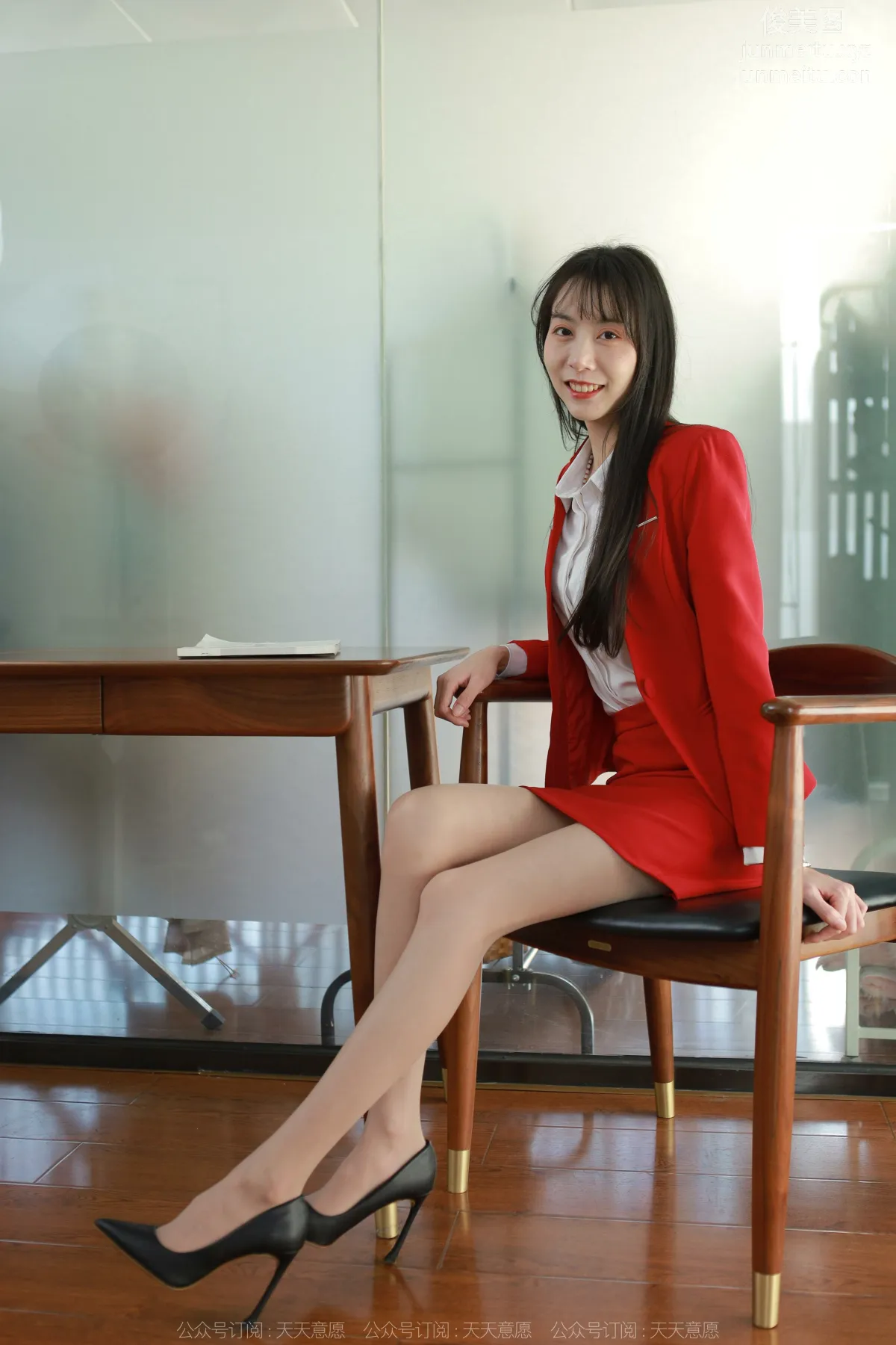 [IESS] 2022.04.17 Silk Enjoyer 1062: Tuan Tuan, Red Skirt Long Legs OL photo 18