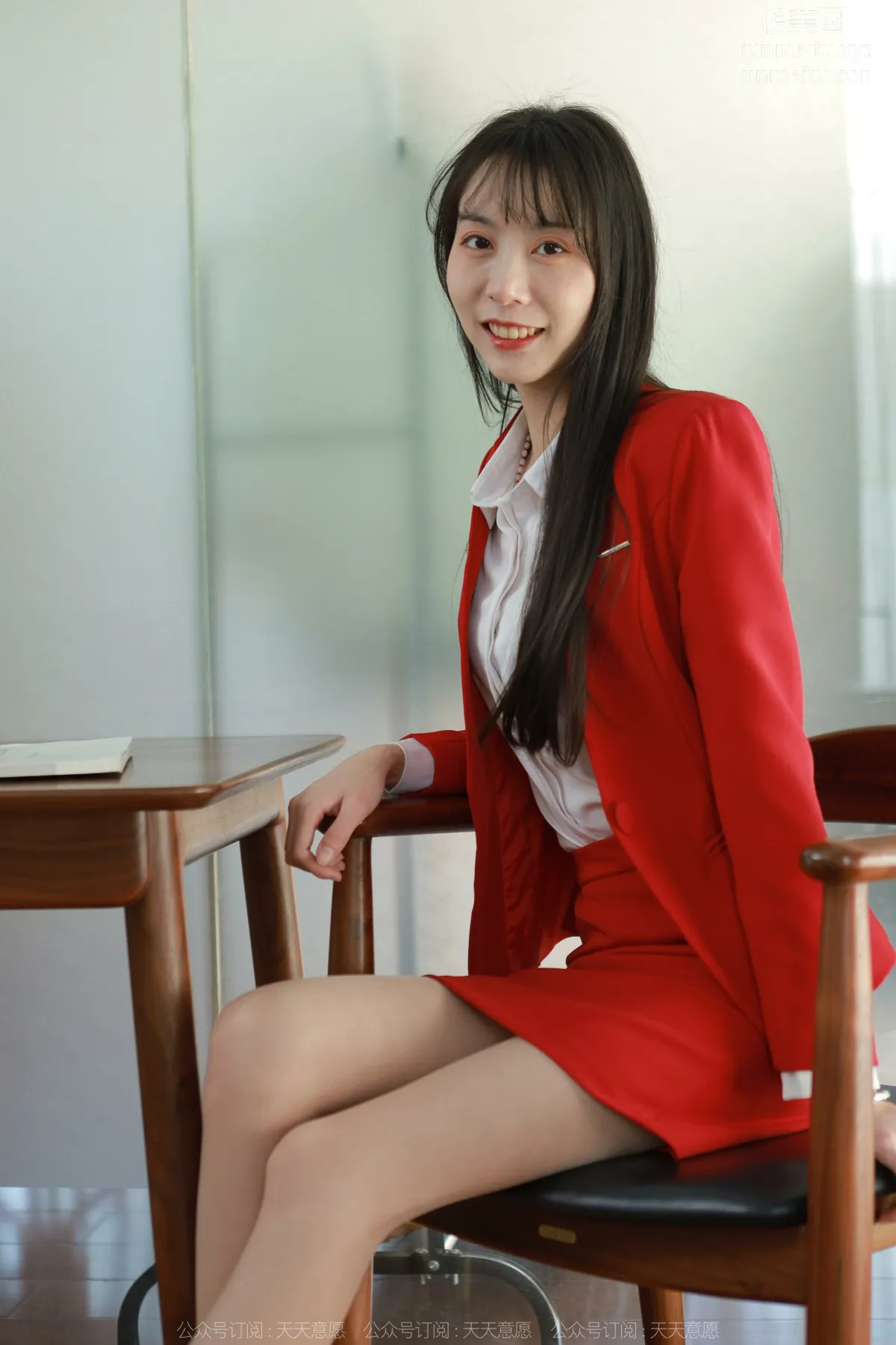 [IESS] 2022.04.17 Silk Enjoyer 1062: Tuan Tuan, Red Skirt Long Legs OL photo 19