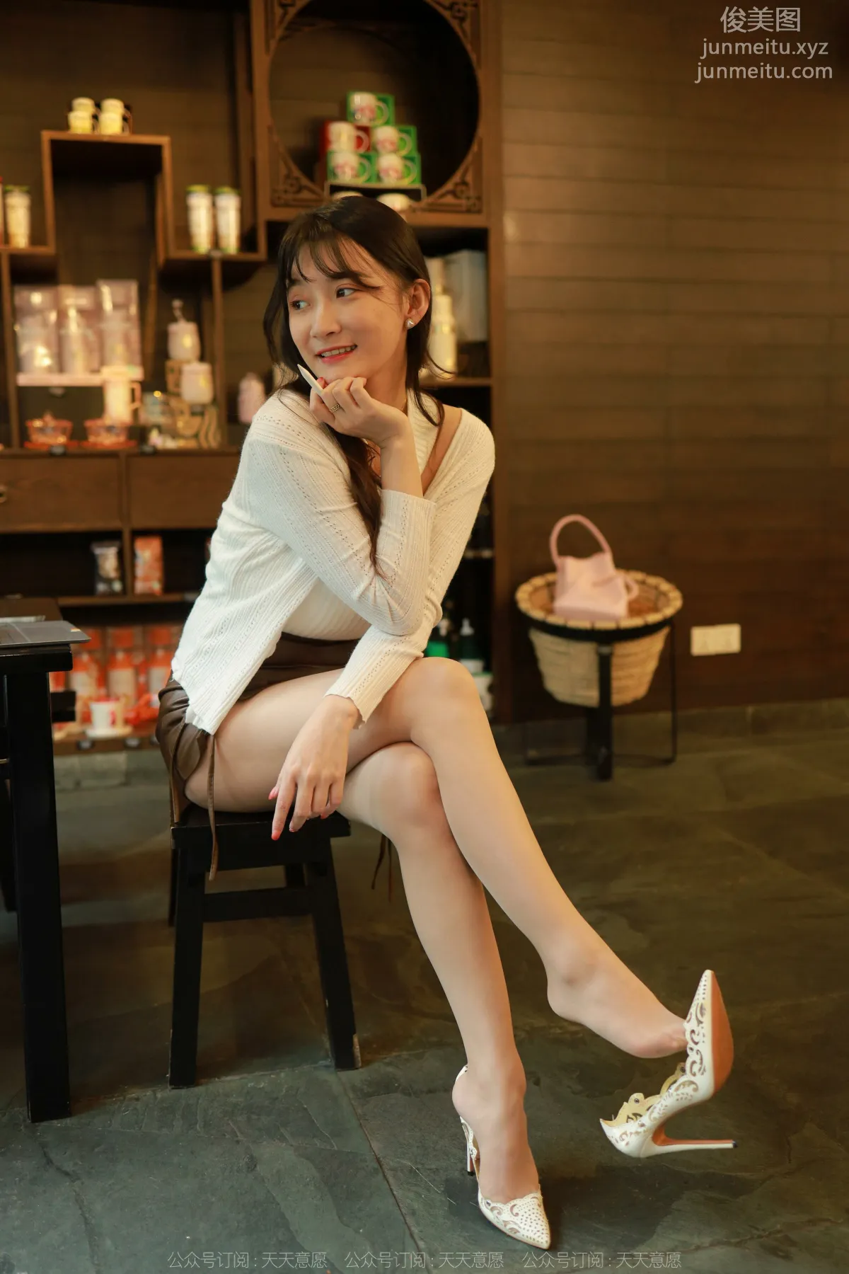 [IESS] 2022.04.27 Silk Enjoyer 1072: IESS Qiuqiu, Charming Cleavage photo 12