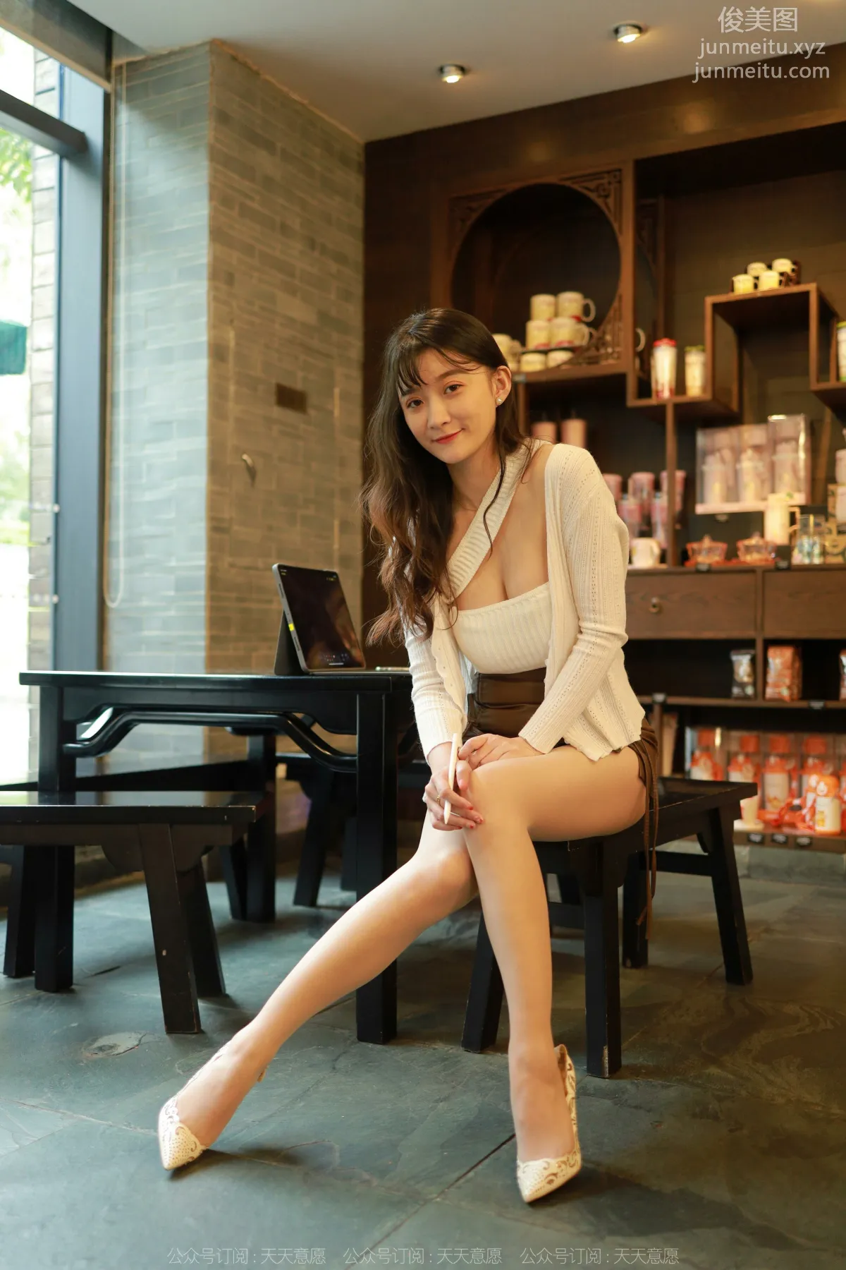 [IESS] 2022.04.27 Silk Enjoyer 1072: IESS Qiuqiu, Charming Cleavage photo 18