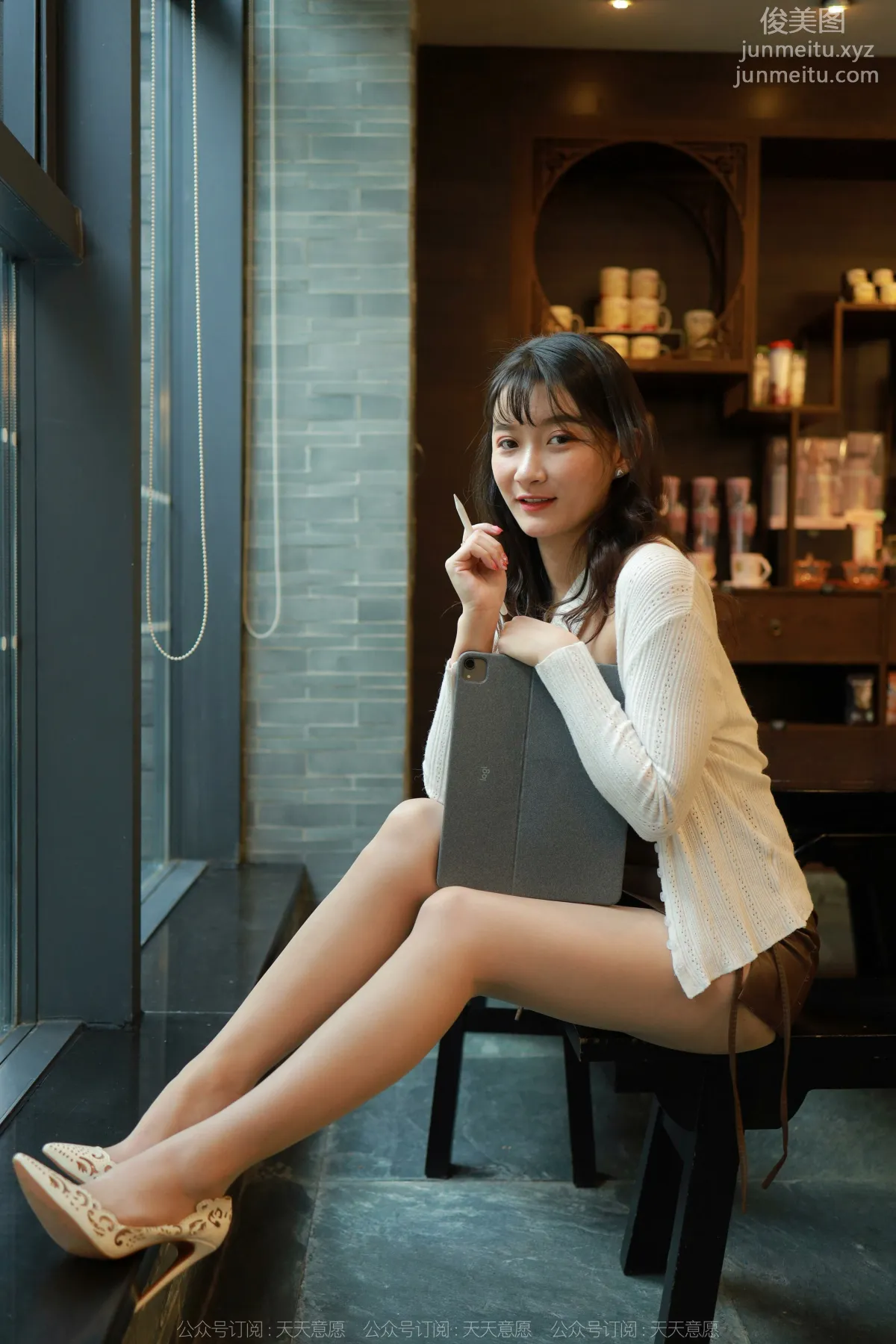 [IESS] 2022.04.27 Silk Enjoyer 1072: IESS Qiuqiu, Charming Cleavage photo 33
