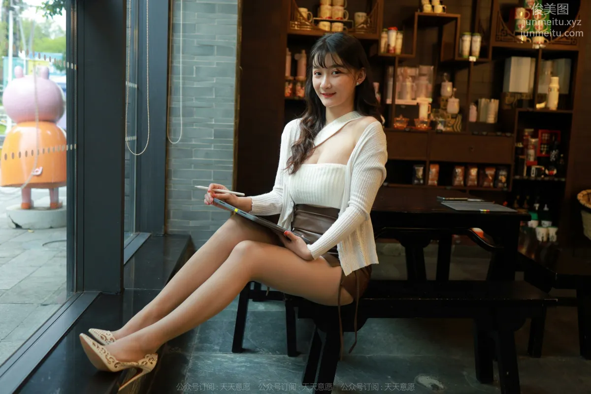 [IESS] 2022.04.27 Silk Enjoyer 1072: IESS Qiuqiu, Charming Cleavage photo 34