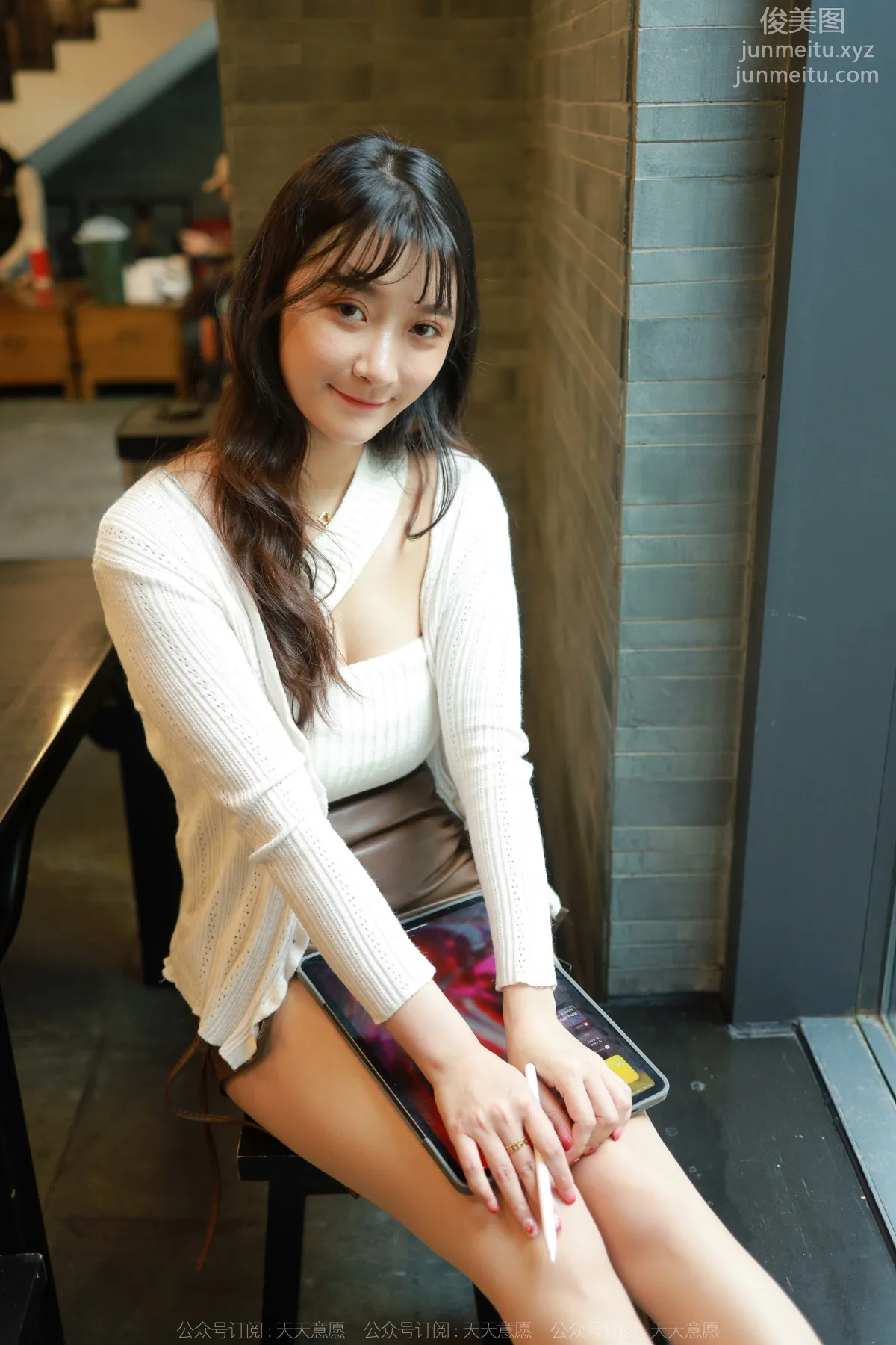 [IESS] 2022.04.27 Silk Enjoyer 1072: IESS Qiuqiu, Charming Cleavage photo 48