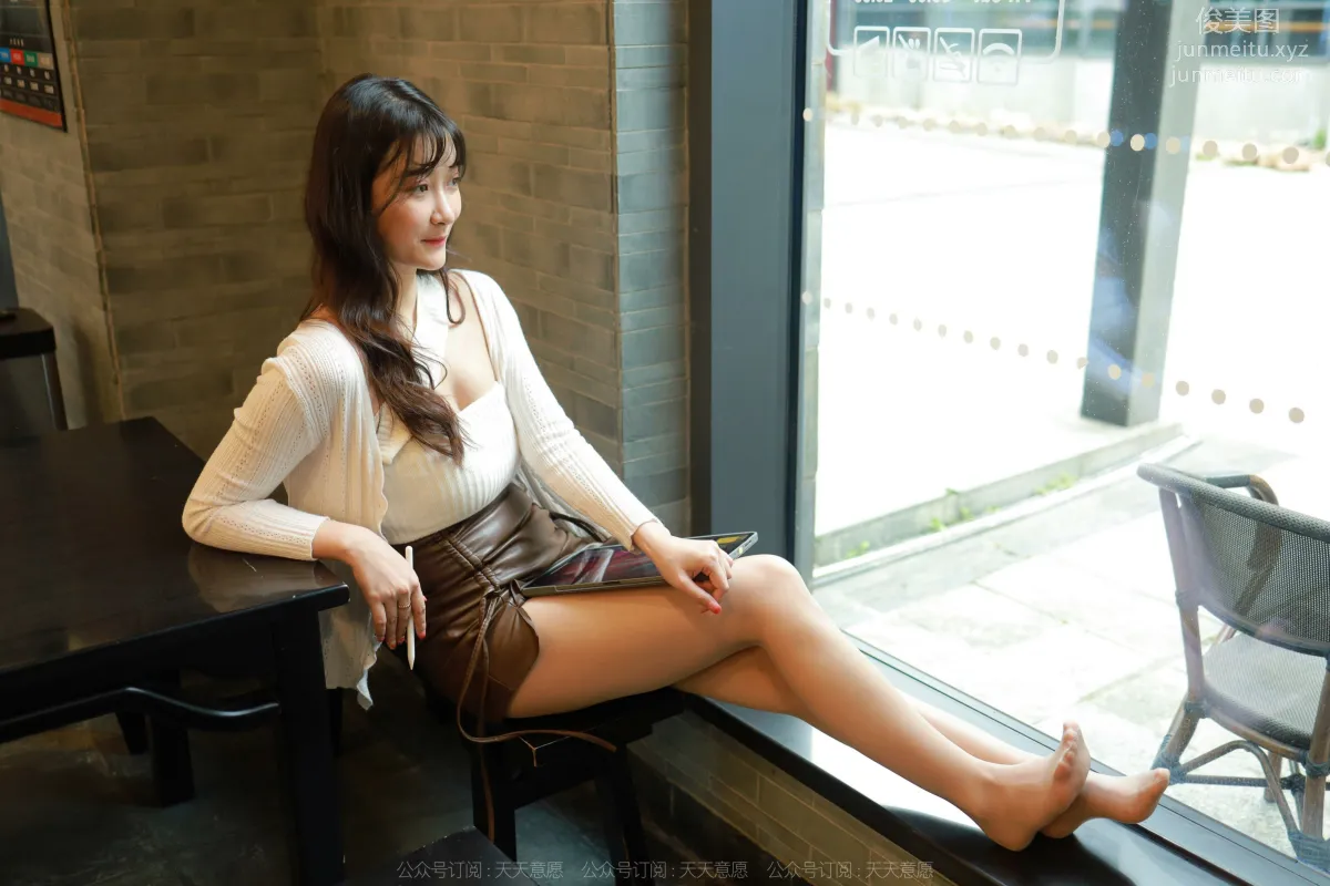 [IESS] 2022.04.27 Silk Enjoyer 1072: IESS Qiuqiu, Charming Cleavage photo 49