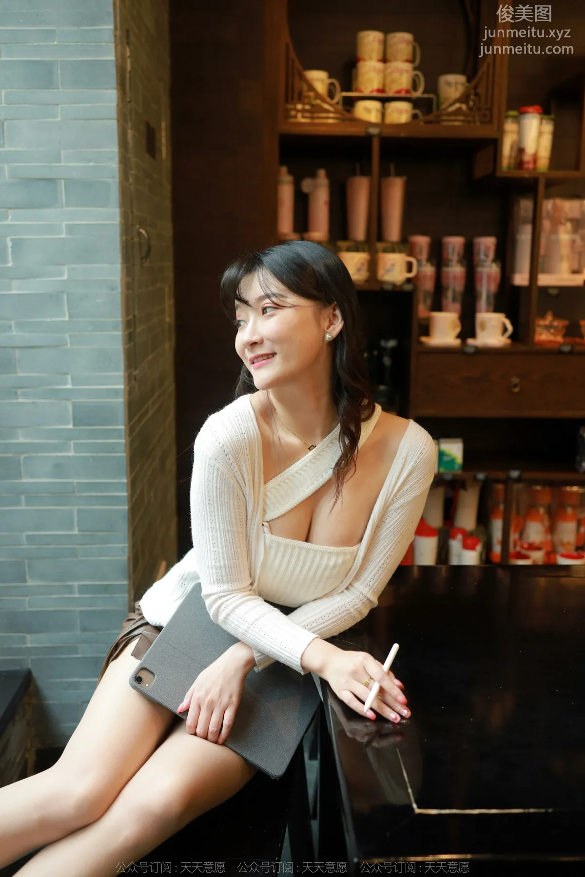 [IESS] 2022.04.27 Silk Enjoyer 1072: IESS Qiuqiu, Charming Cleavage photo 78