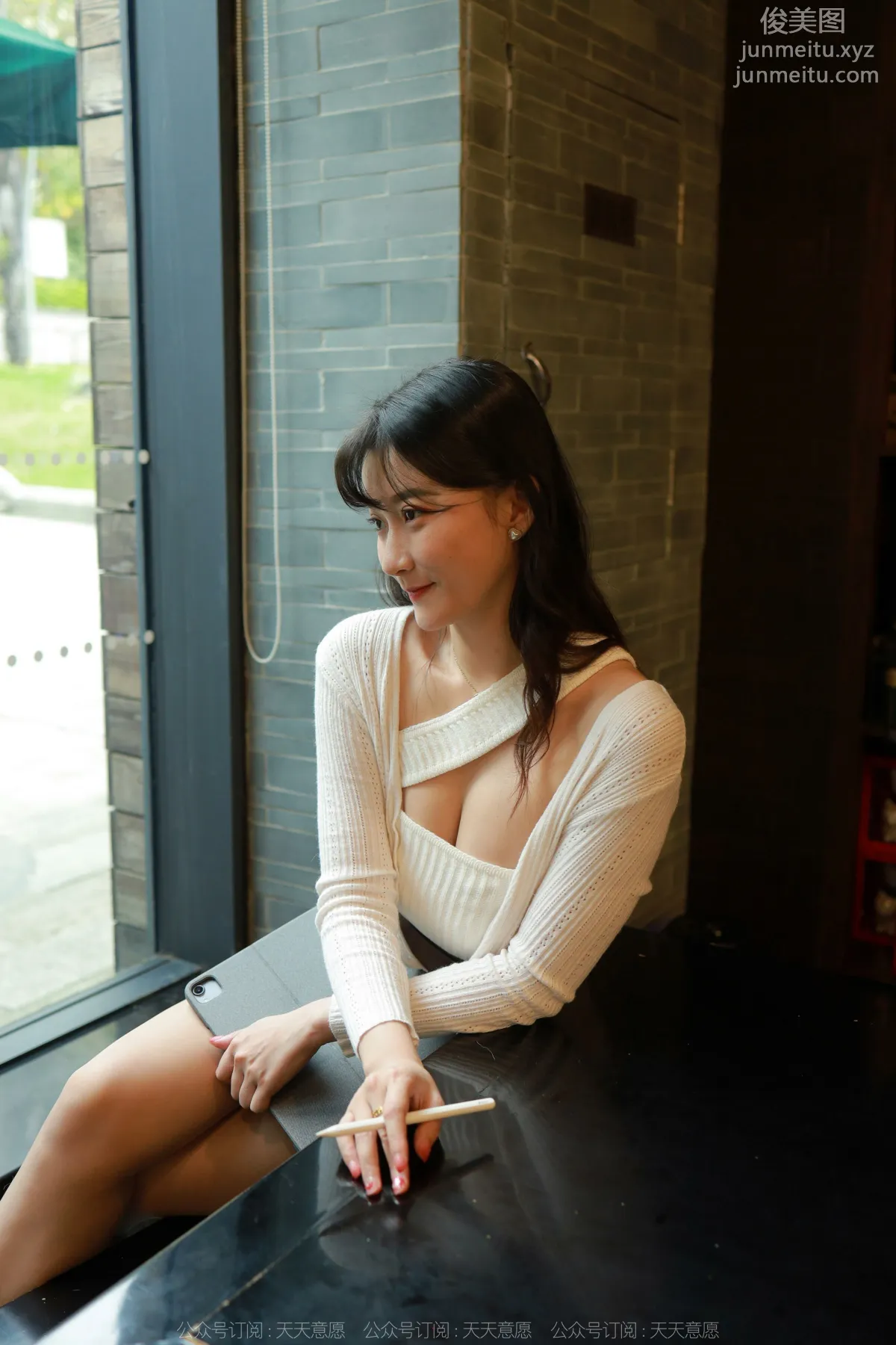 [IESS] 2022.04.27 Silk Enjoyer 1072: IESS Qiuqiu, Charming Cleavage photo 80