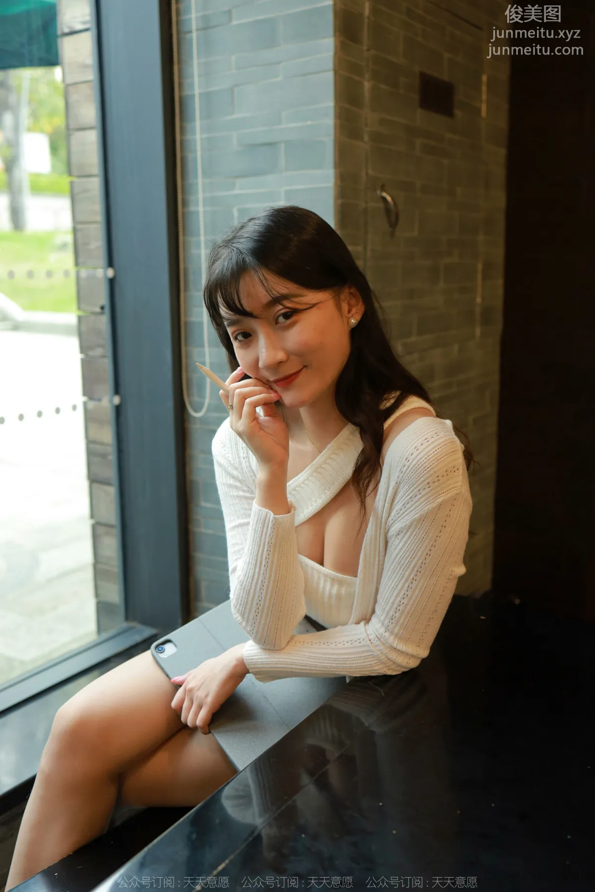 [IESS] 2022.04.27 Silk Enjoyer 1072: IESS Qiuqiu, Charming Cleavage photo 81
