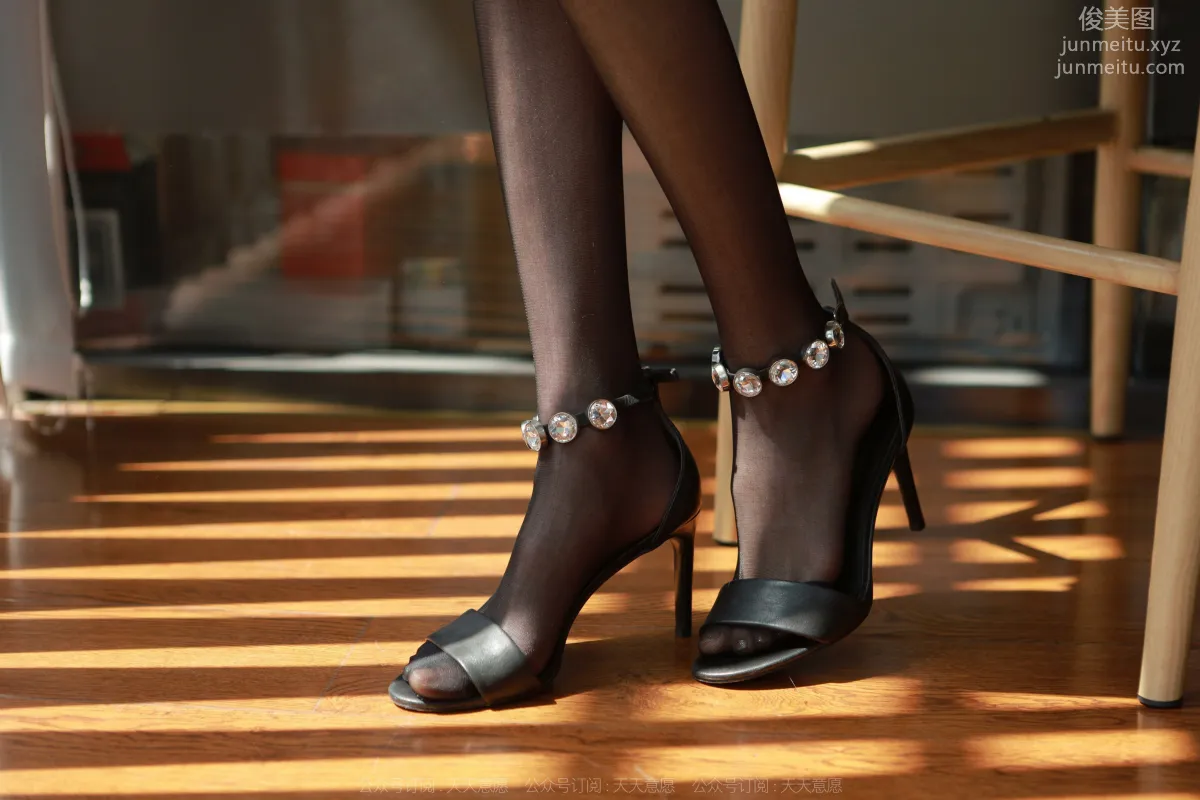 [IESS] 2022.05.10 Silk Enjoyer 1084: Tuan Tuan, Sparkling Black Stockings [89P] photo 24