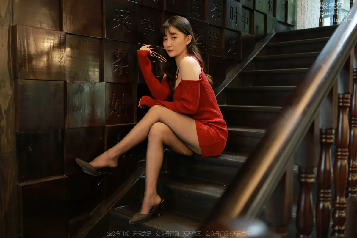 [IESS] 2022.05.22 Silk Enjoyer 1095: IESS Qiuqiu, Deep V Red Dress [85P] photo 18
