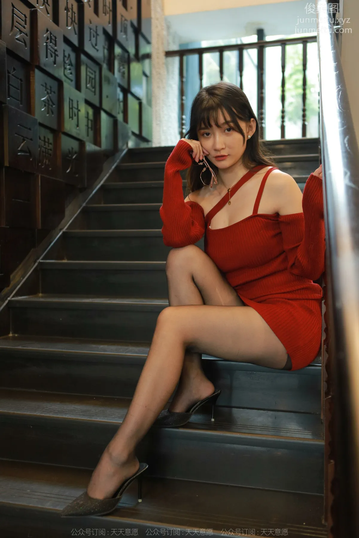 [IESS] 2022.05.22 Silk Enjoyer 1095: IESS Qiuqiu, Deep V Red Dress [85P] photo 47