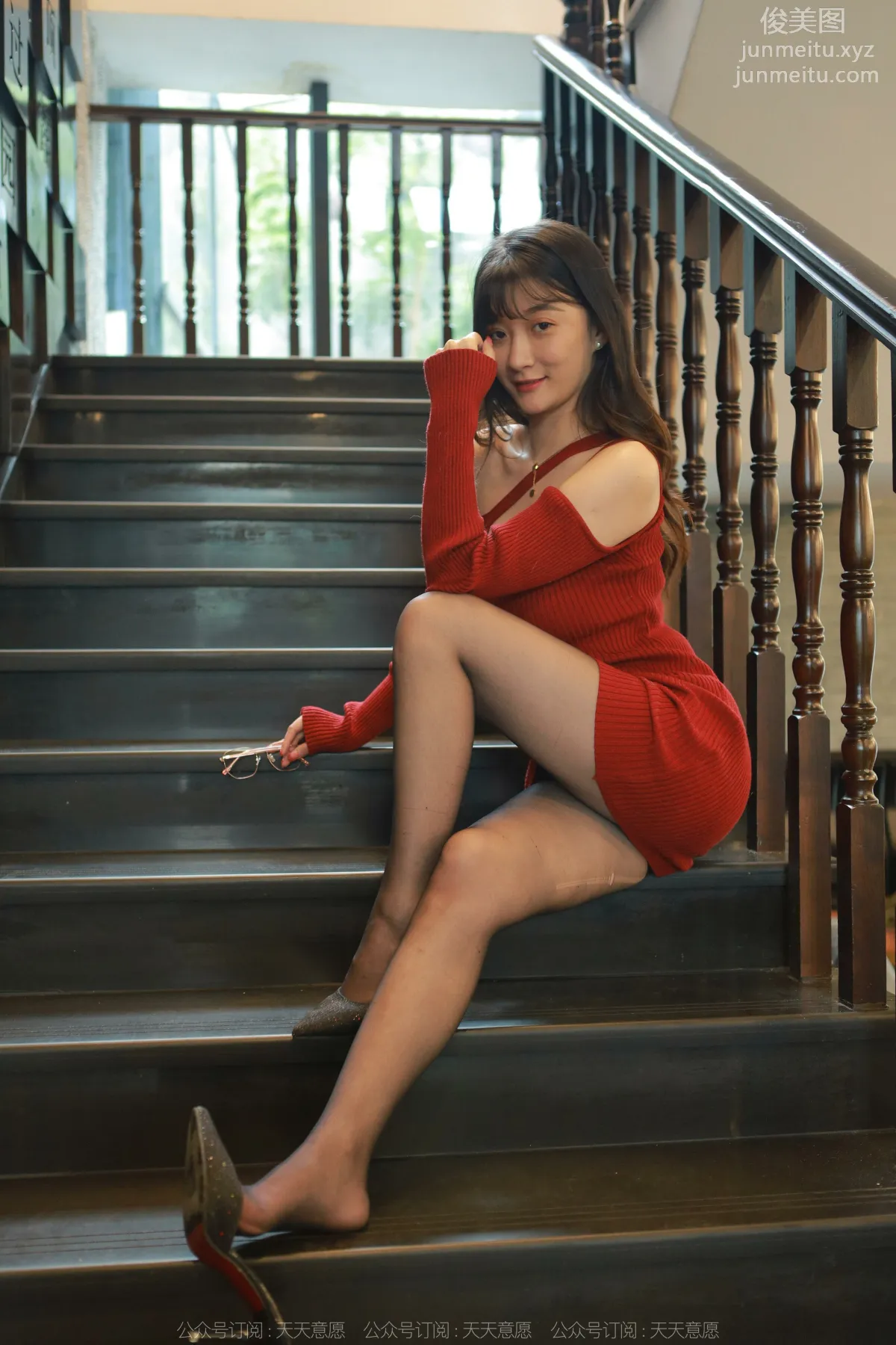 [IESS] 2022.05.22 Silk Enjoyer 1095: IESS Qiuqiu, Deep V Red Dress [85P] photo 53