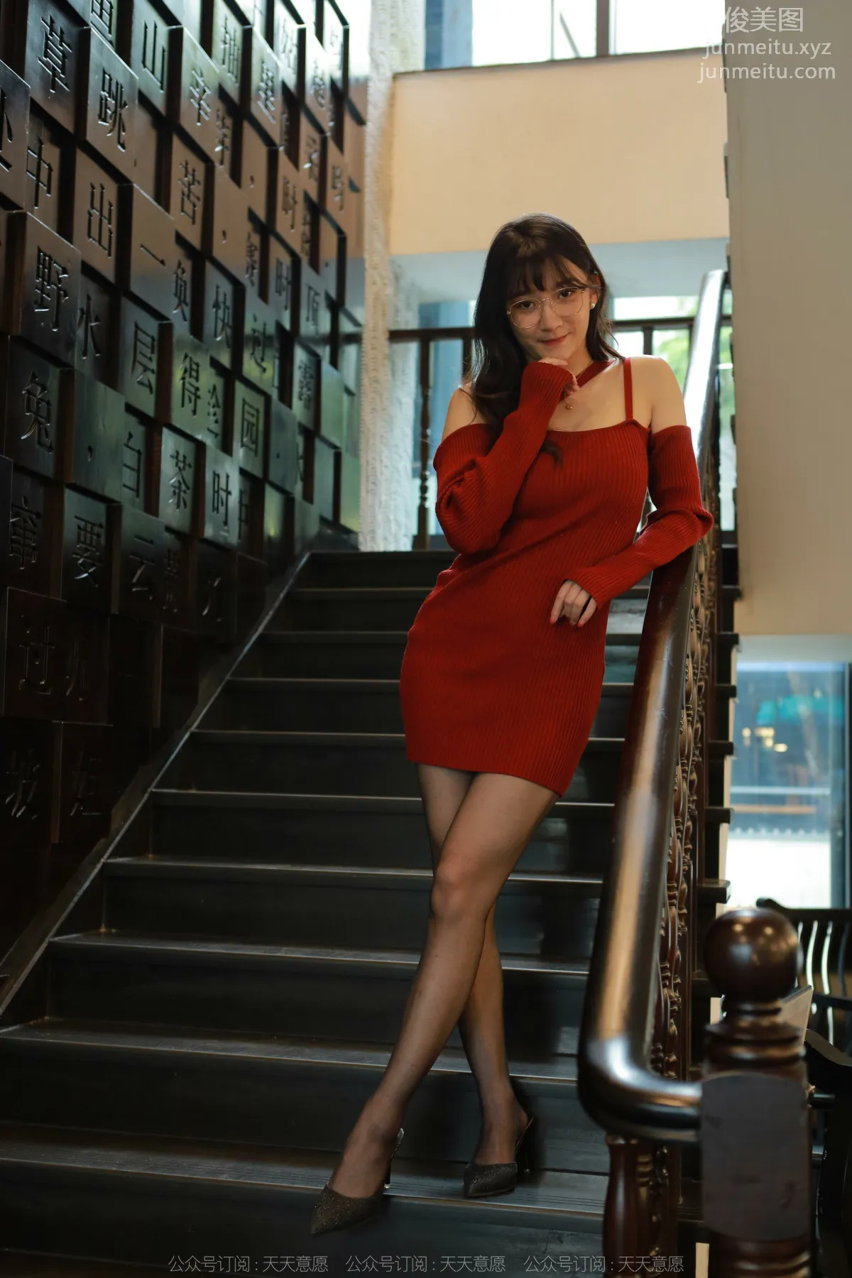 [IESS] 2022.05.22 Silk Enjoyer 1095: IESS Qiuqiu, Deep V Red Dress [85P] photo 54