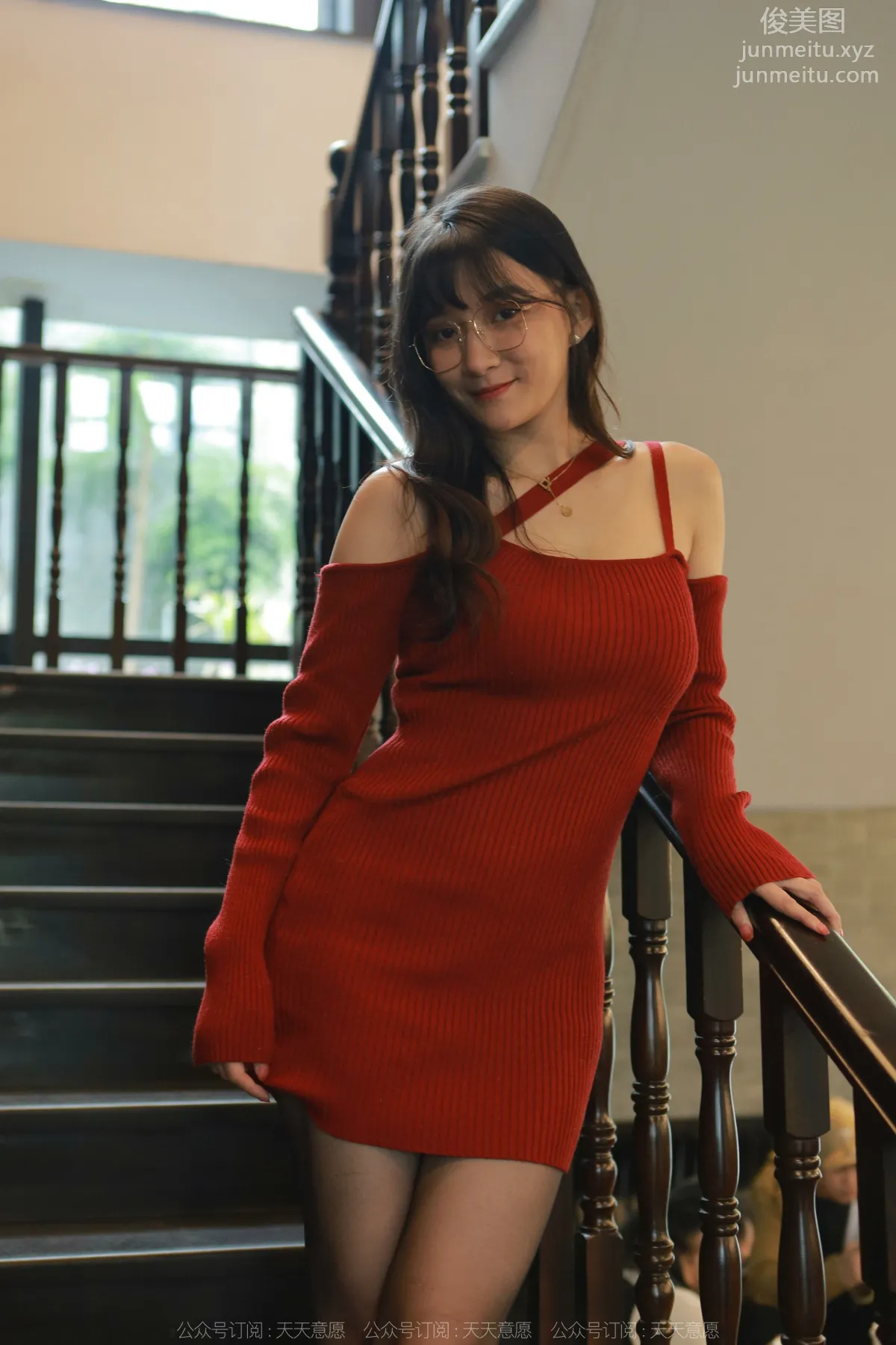 [IESS] 2022.05.22 Silk Enjoyer 1095: IESS Qiuqiu, Deep V Red Dress [85P] photo 76