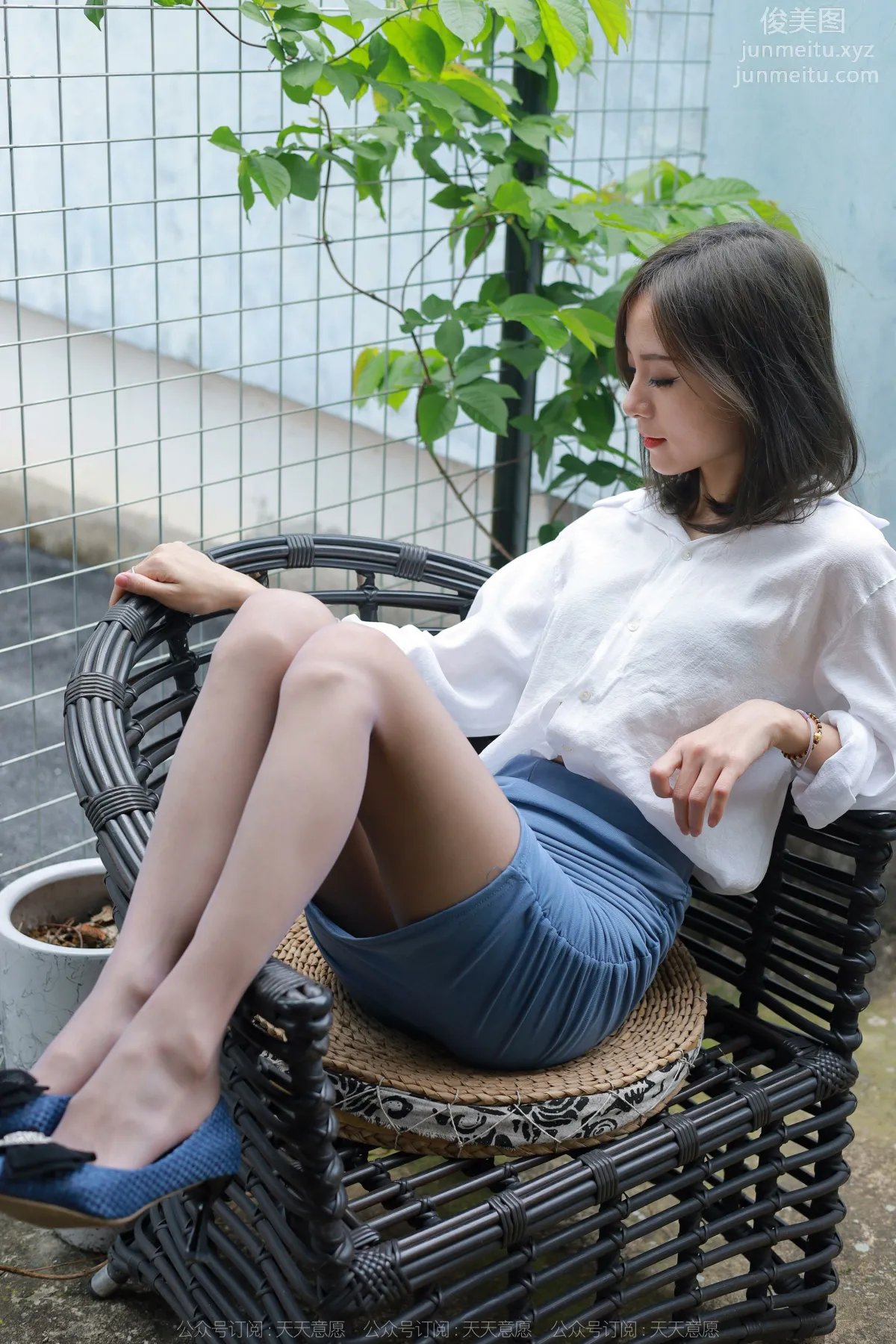[IESS] 2022.06.09 Silk Enjoyer 1112: Xiao Liu, Blue Shoes and Gray Stockings [85P] photo 19