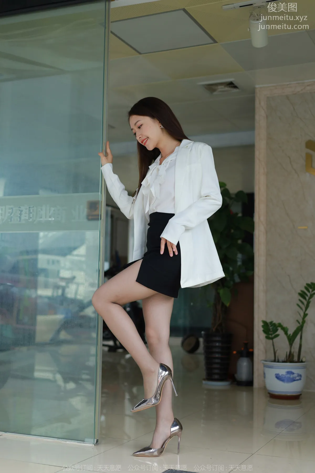 [IESS] 2022.06.11 Silk Enjoyer 1114: Xiao Jie, Cold and Gorgeous Black Stockings [82P] photo 2