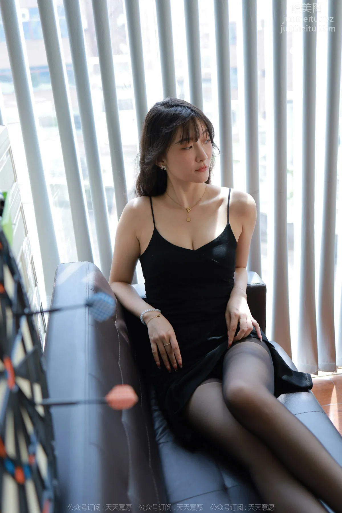 [IESS] 2022.07.02 Silk Enjoyer 1135: IESS Qiuqiu, Black Stockings Cleavage [90P] photo 15
