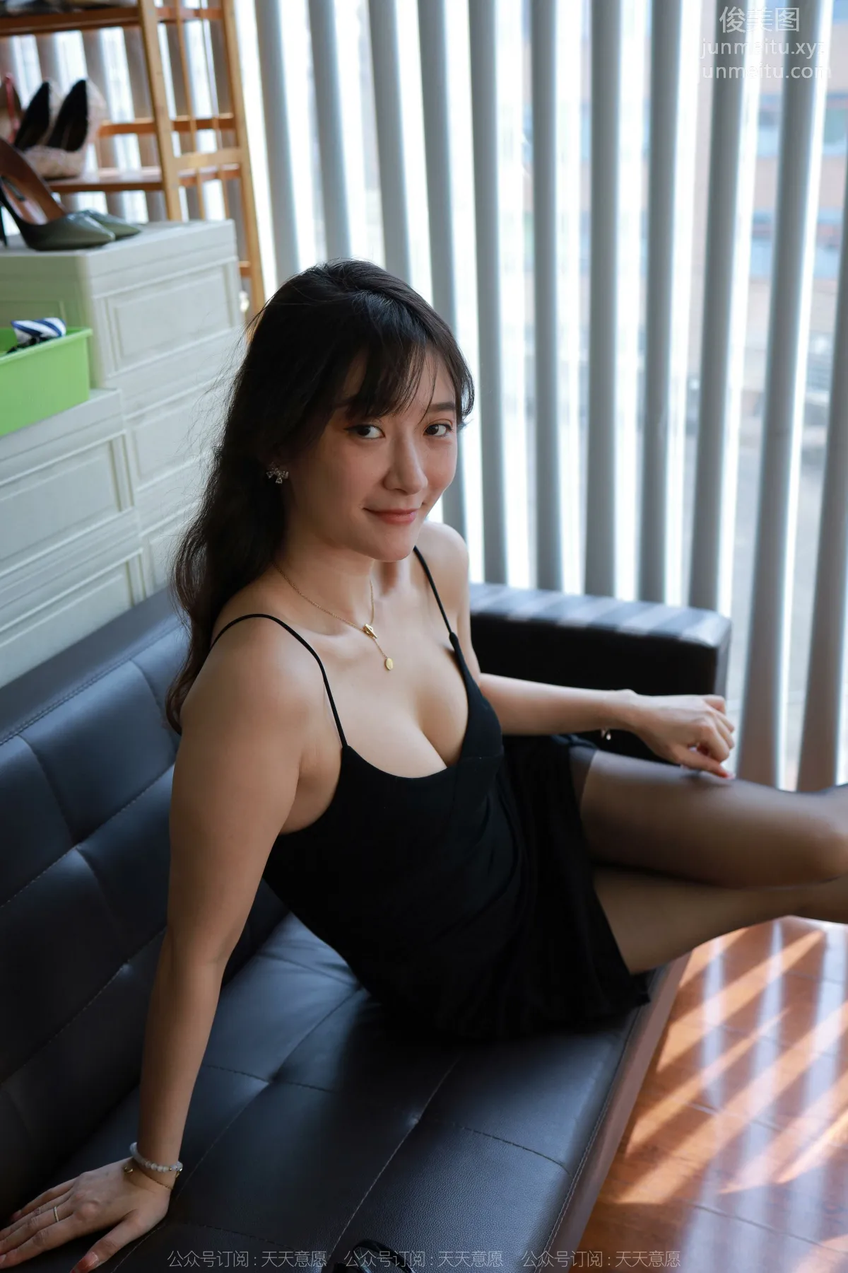 [IESS] 2022.07.02 Silk Enjoyer 1135: IESS Qiuqiu, Black Stockings Cleavage [90P] photo 24