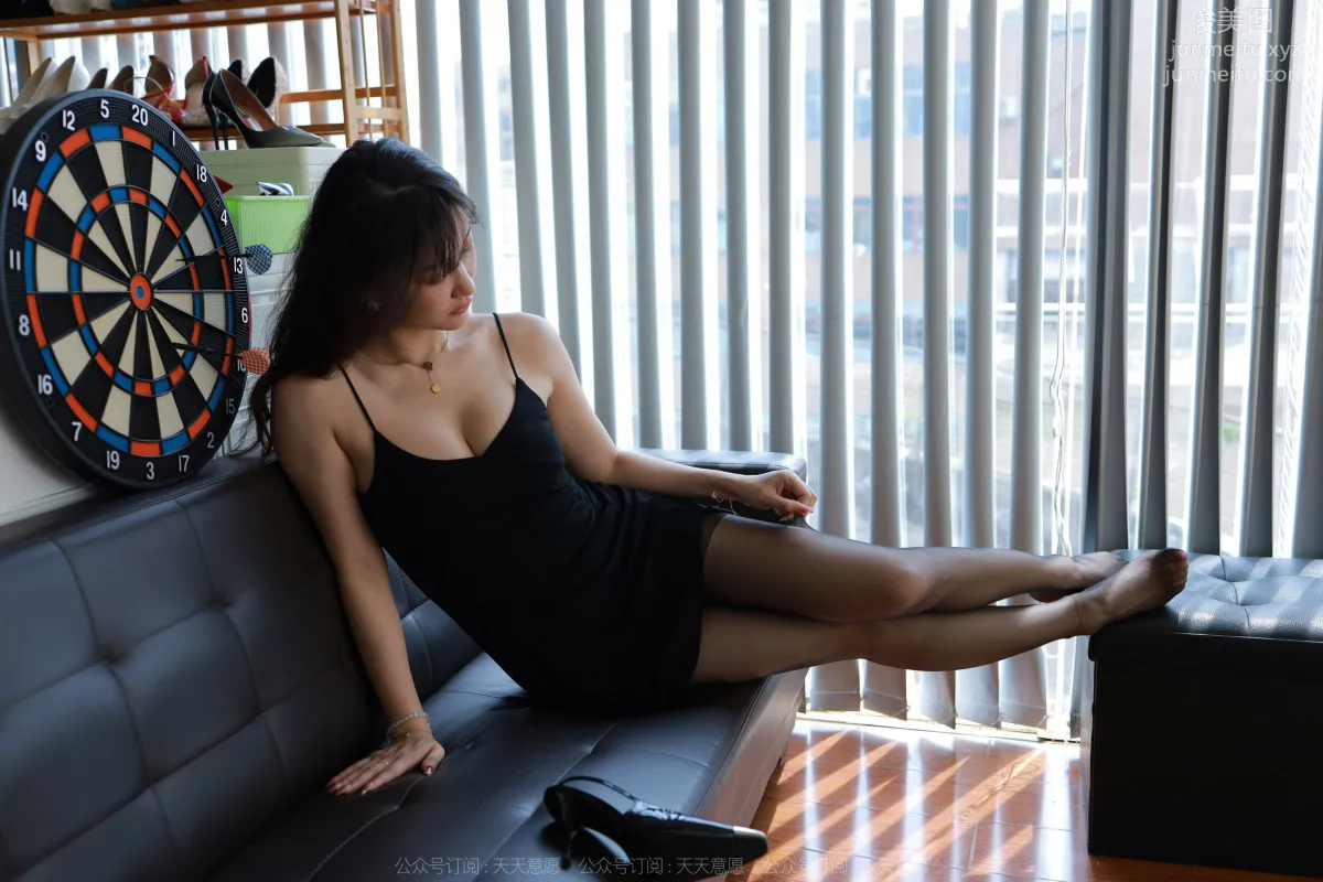 [IESS] 2022.07.02 Silk Enjoyer 1135: IESS Qiuqiu, Black Stockings Cleavage [90P] photo 25