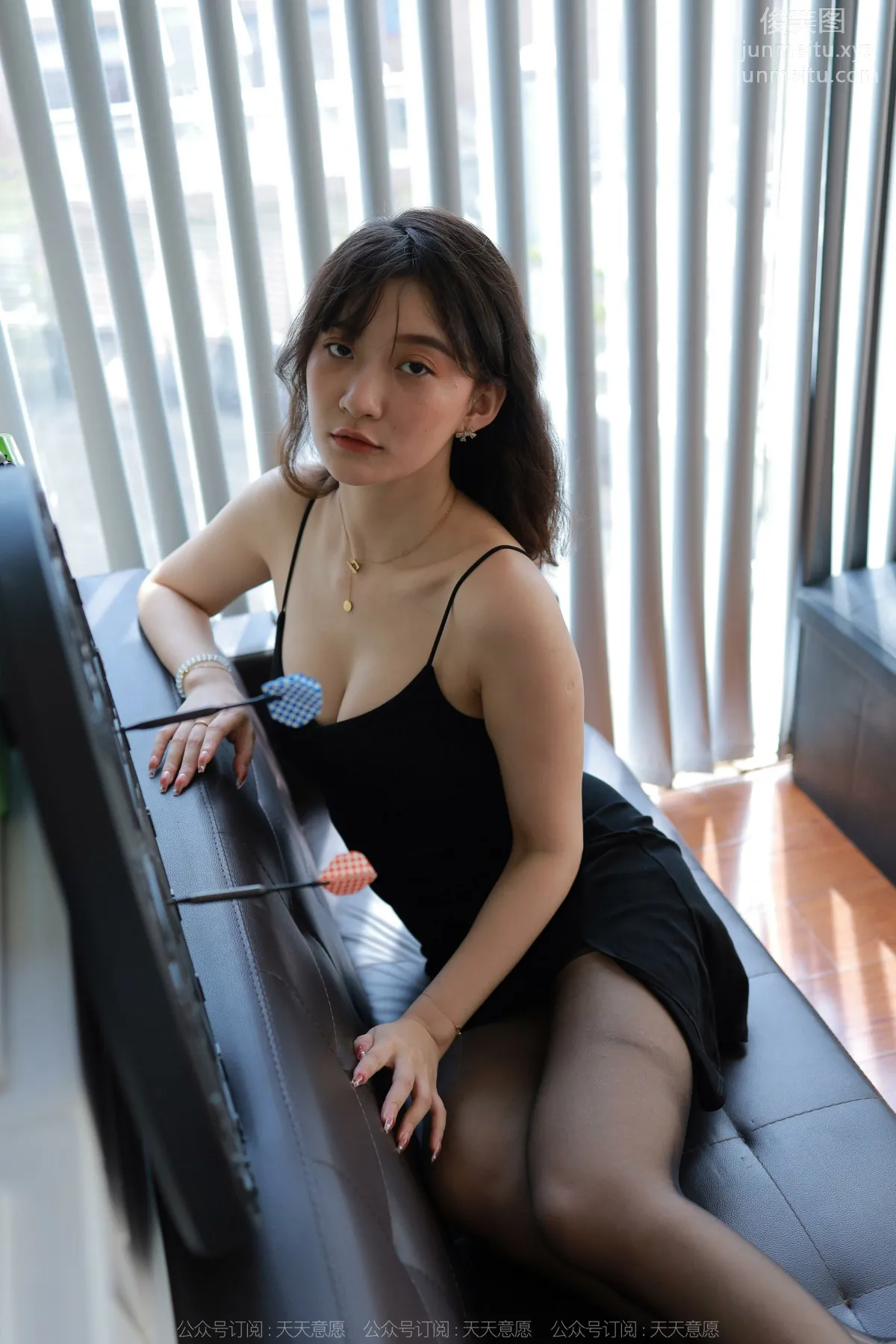 [IESS] 2022.07.02 Silk Enjoyer 1135: IESS Qiuqiu, Black Stockings Cleavage [90P] photo 47