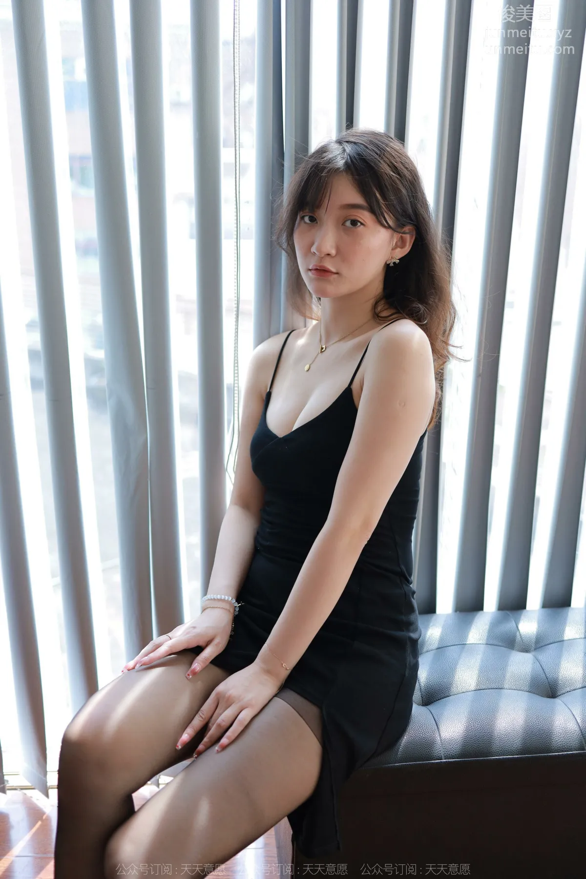 [IESS] 2022.07.02 Silk Enjoyer 1135: IESS Qiuqiu, Black Stockings Cleavage [90P] photo 57