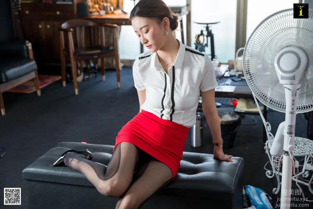 [IESS] 2019.07.26 Silk Enjoyer 537: Autumn Sister's Dominant Fashion Stockings Qiuqiu [97P] photo 63