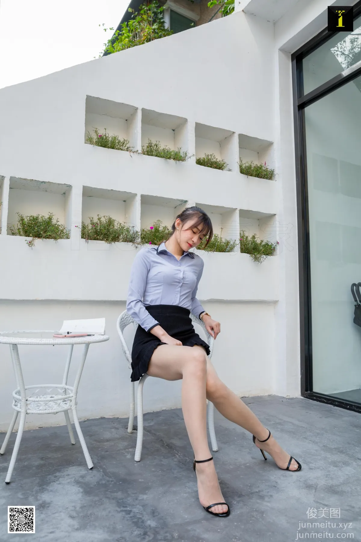 [IESS] 2020.03.30 Silk Enjoyer 710: IESS Qiuqiu, White-Collar Courtyard Relaxing [95P] photo 51