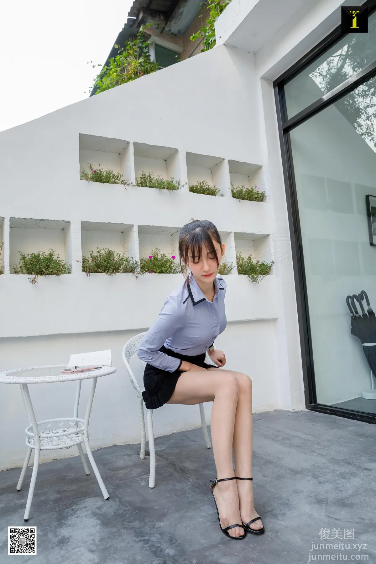 [IESS] 2020.03.30 Silk Enjoyer 710: IESS Qiuqiu, White-Collar Courtyard Relaxing [95P] photo 52
