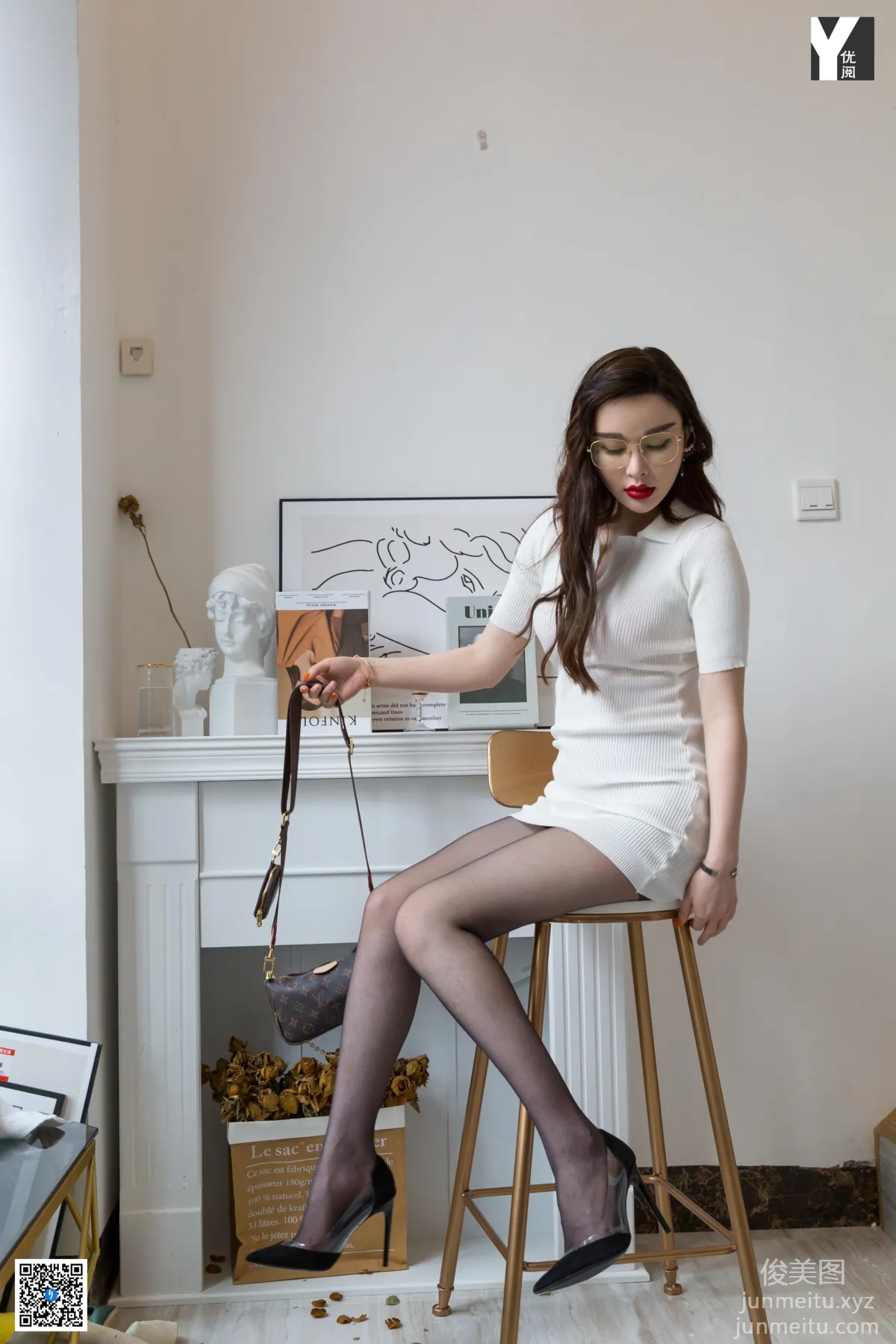 [IESS] 2020.06.12 Silk Enjoyer 760: Miao Jie, Trendy Mature Woman Changing Stockings [90P] photo 33