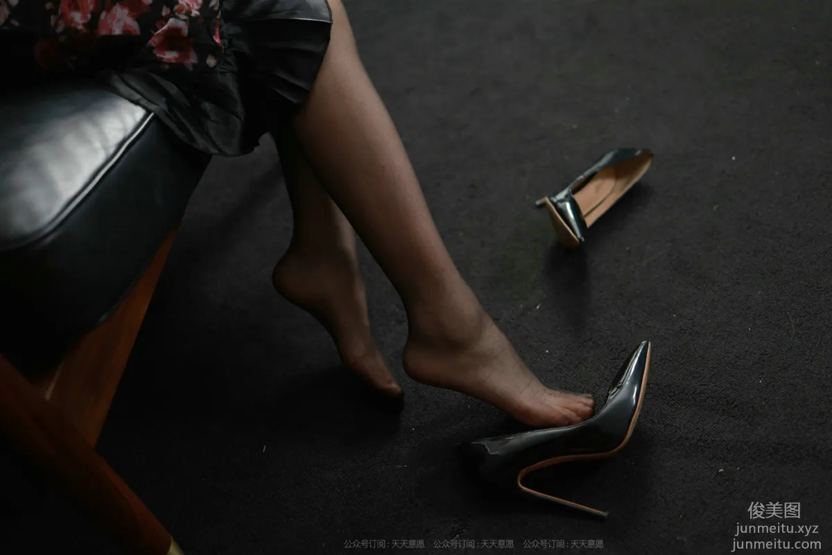[IESS] 2021.08.21 Silk Enjoyer 896: Xiao Jie, Halter Dress [105P] photo 22