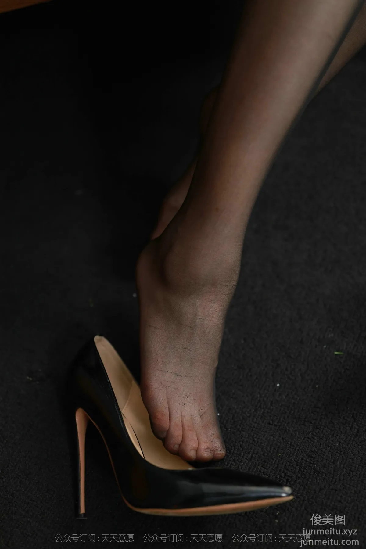 [IESS] 2021.08.21 Silk Enjoyer 896: Xiao Jie, Halter Dress [105P] photo 23
