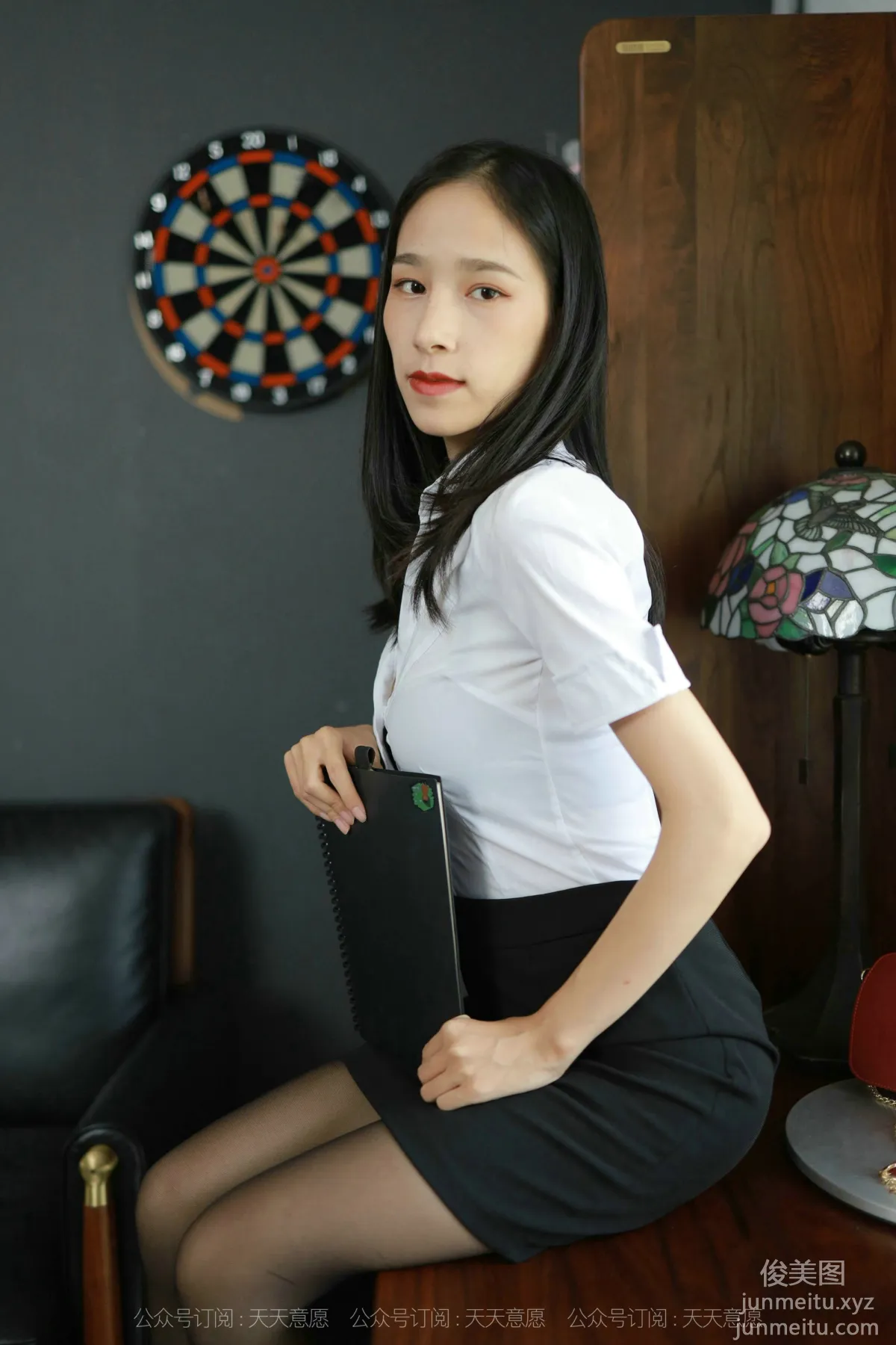 [IESS] 2021.09.15 Silk Enjoyer 919: Mei Zi, Red High Heels [96P] photo 39