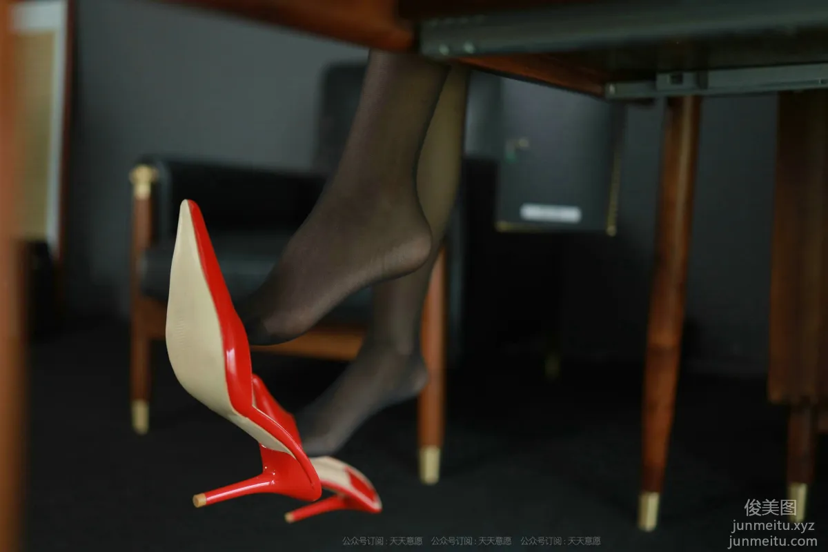 [IESS] 2021.09.15 Silk Enjoyer 919: Mei Zi, Red High Heels [96P] photo 41