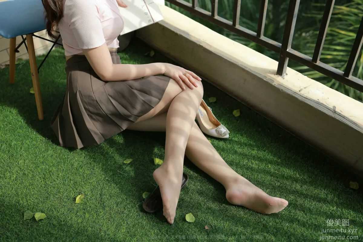 [IESS] 2021.10.10 Silk Enjoyer 943: IESS Qiuqiu, Beauty on the Balcony [92P] photo 32