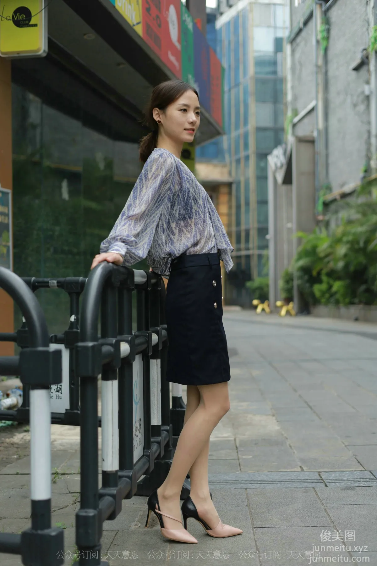 [IESS] 2021.10.23 Silk Enjoyer 955: Xiao Liu, Take You for a Walk [91P] photo 1
