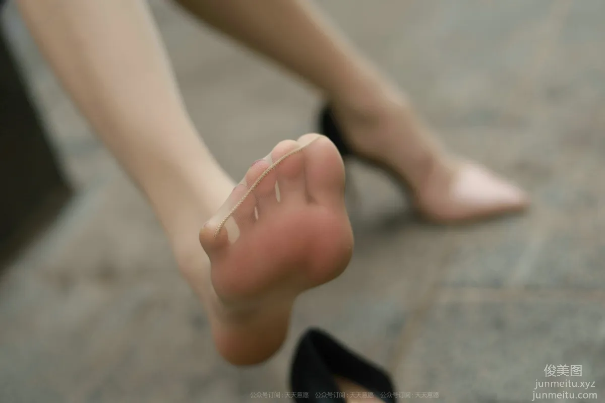 [IESS] 2021.10.23 Silk Enjoyer 955: Xiao Liu, Take You for a Walk [91P] photo 24