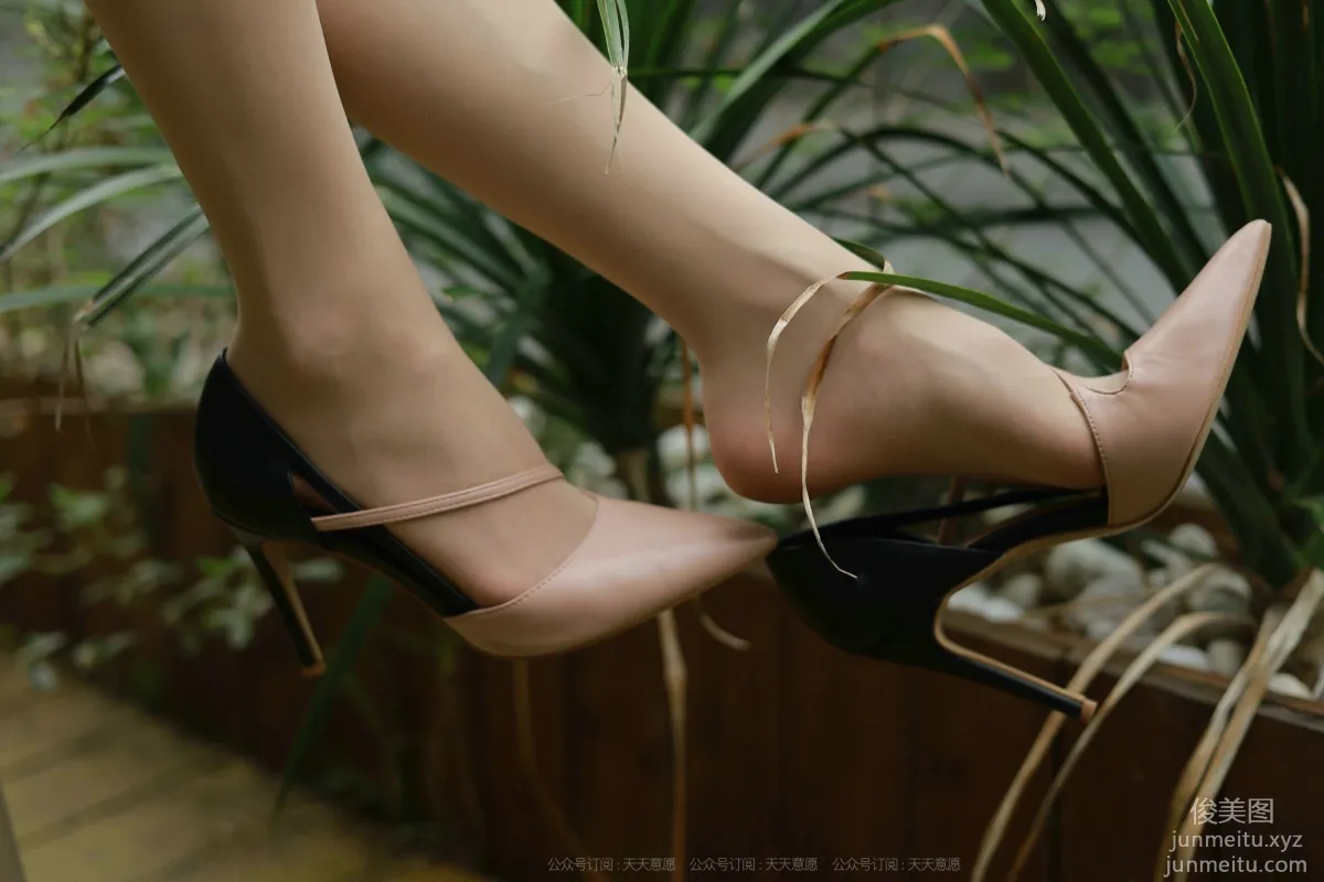 [IESS] 2021.10.23 Silk Enjoyer 955: Xiao Liu, Take You for a Walk [91P] photo 36