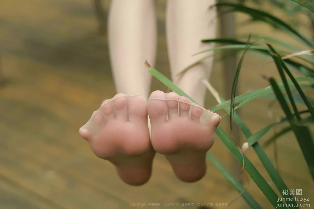 [IESS] 2021.10.23 Silk Enjoyer 955: Xiao Liu, Take You for a Walk [91P] photo 40