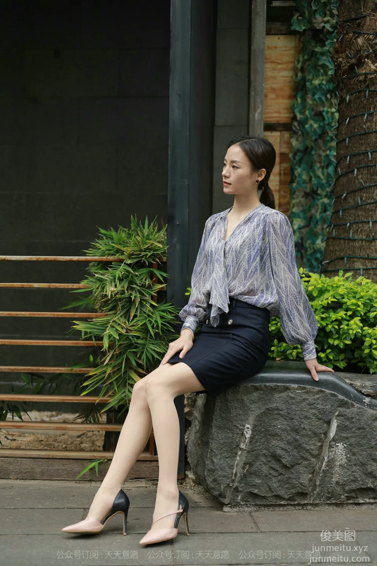 [IESS] 2021.10.23 Silk Enjoyer 955: Xiao Liu, Take You for a Walk [91P] photo 43