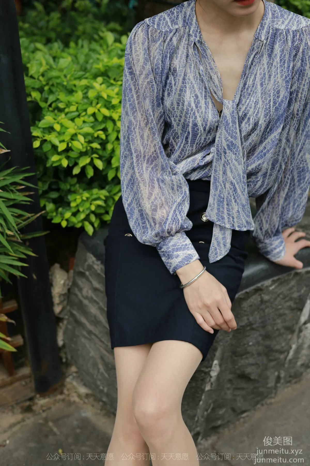 [IESS] 2021.10.23 Silk Enjoyer 955: Xiao Liu, Take You for a Walk [91P] photo 49