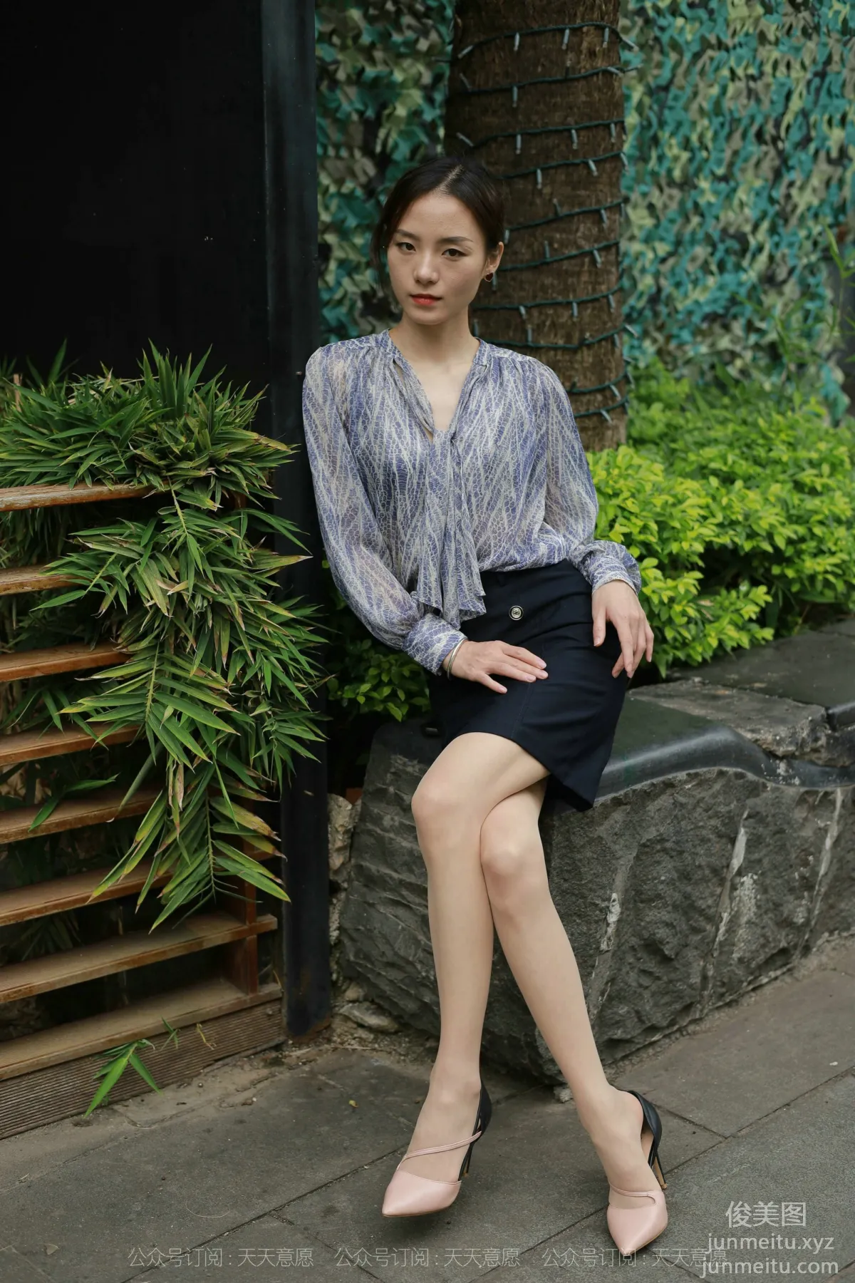 [IESS] 2021.10.23 Silk Enjoyer 955: Xiao Liu, Take You for a Walk [91P] photo 52