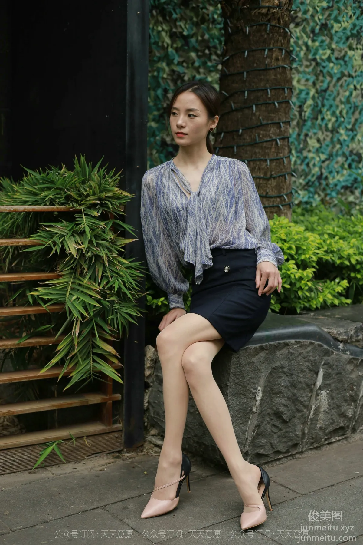 [IESS] 2021.10.23 Silk Enjoyer 955: Xiao Liu, Take You for a Walk [91P] photo 53