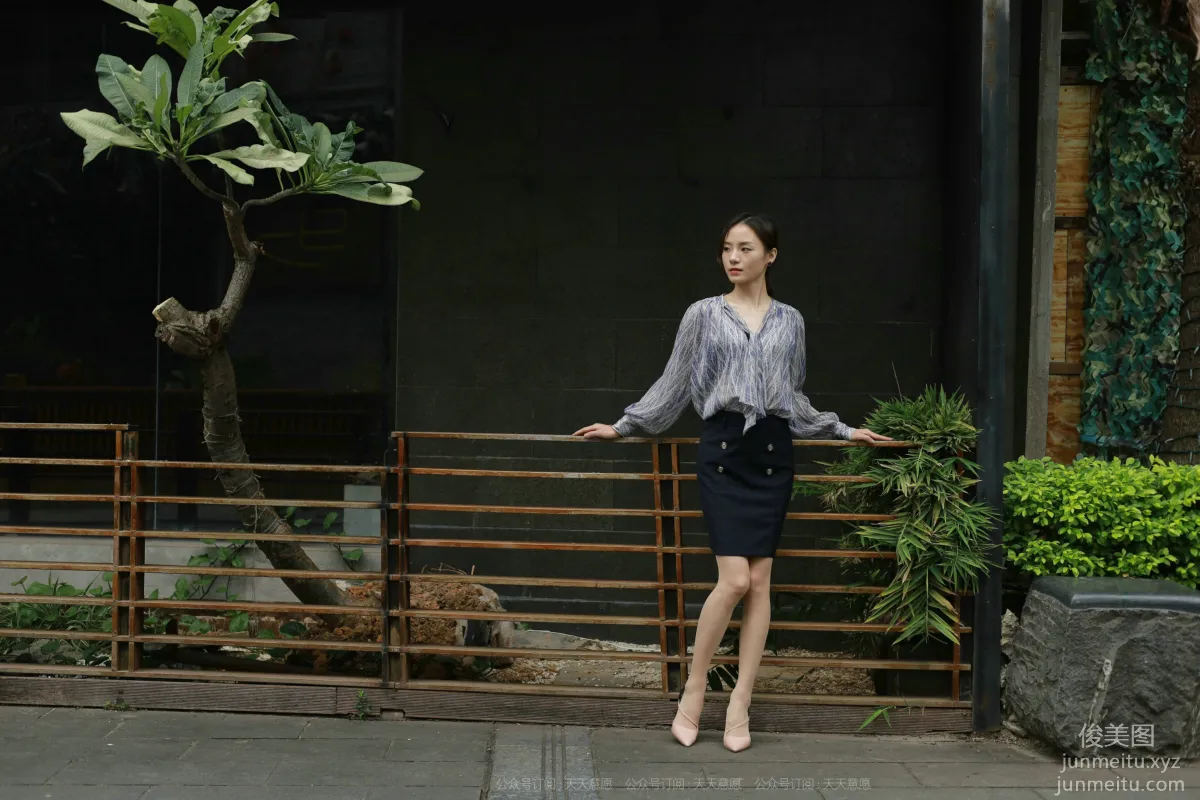 [IESS] 2021.10.23 Silk Enjoyer 955: Xiao Liu, Take You for a Walk [91P] photo 54