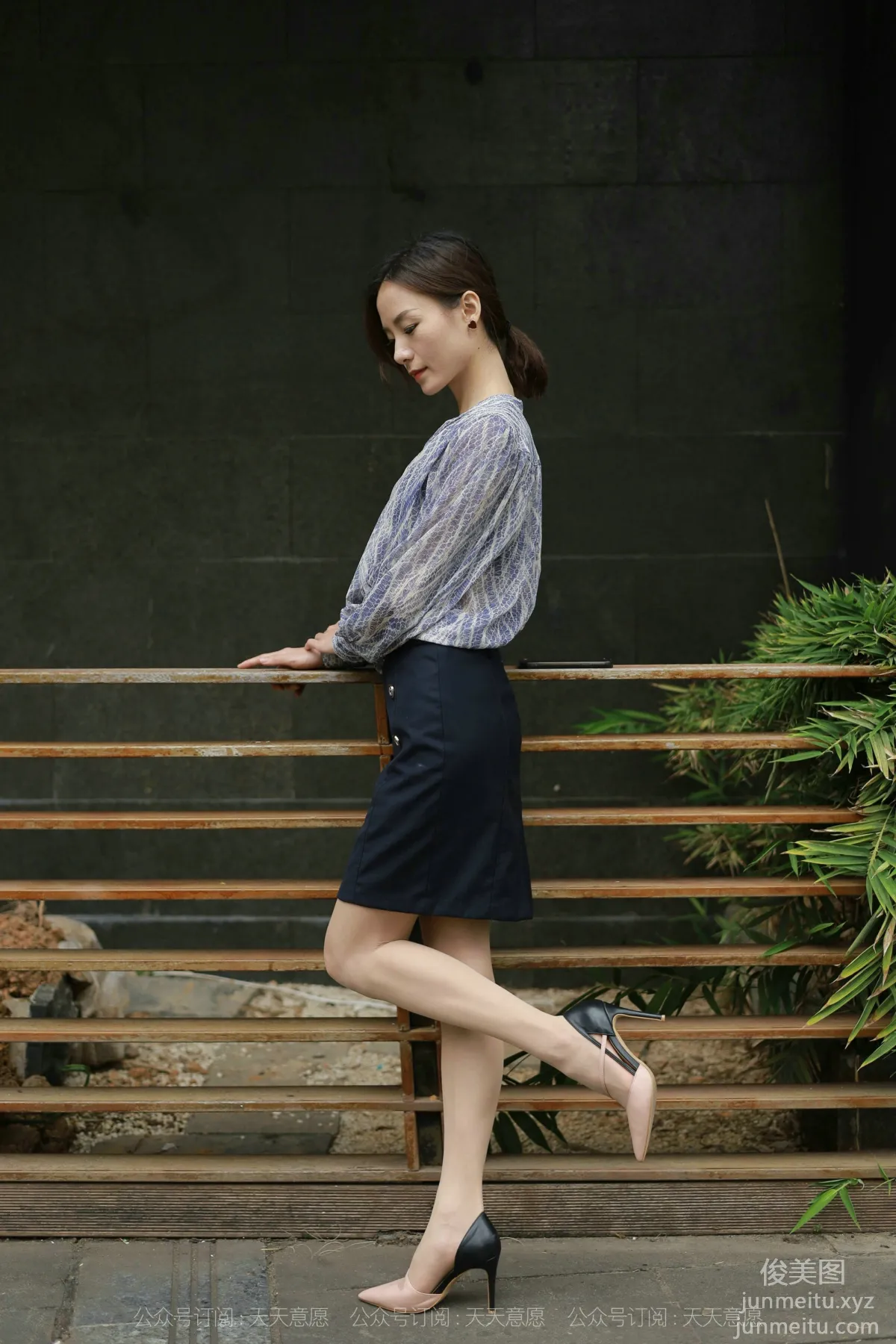 [IESS] 2021.10.23 Silk Enjoyer 955: Xiao Liu, Take You for a Walk [91P] photo 56