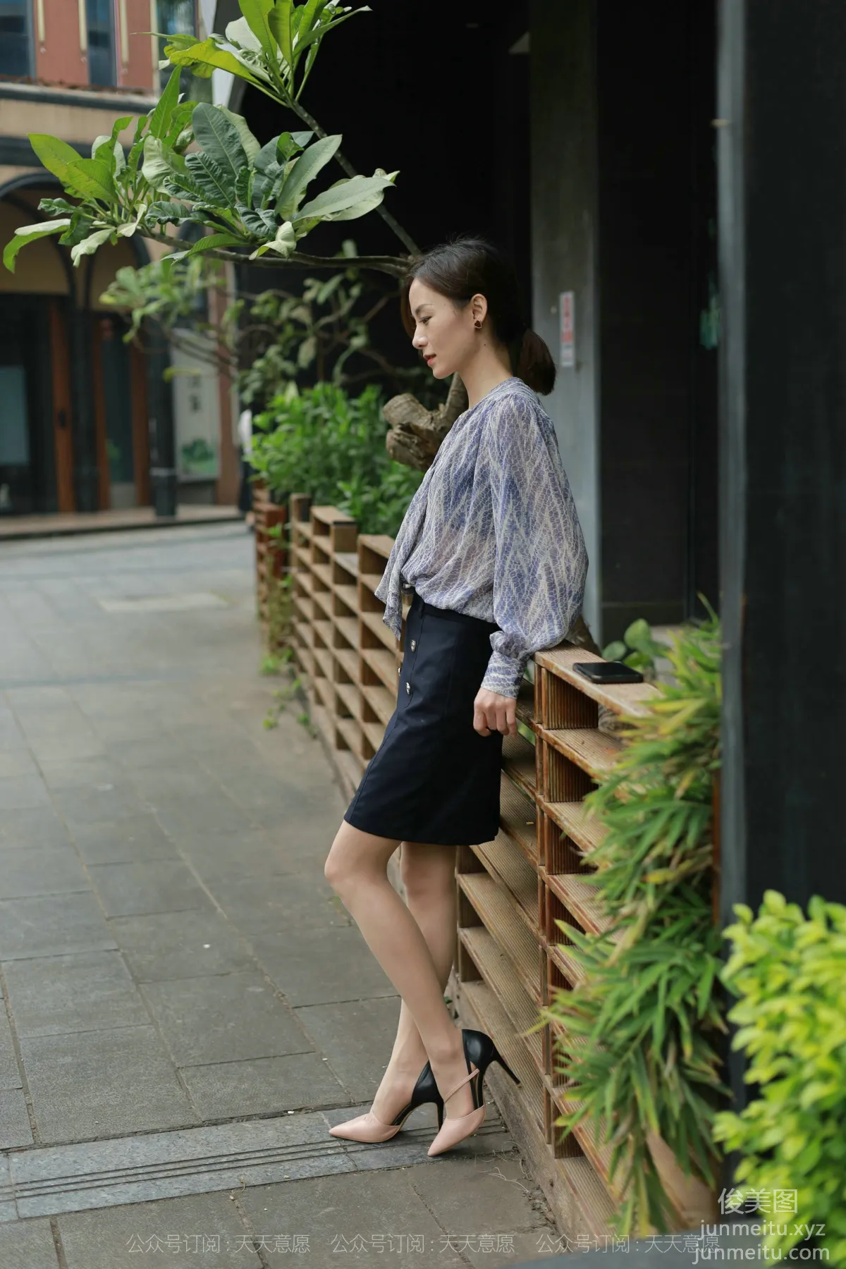 [IESS] 2021.10.23 Silk Enjoyer 955: Xiao Liu, Take You for a Walk [91P] photo 58
